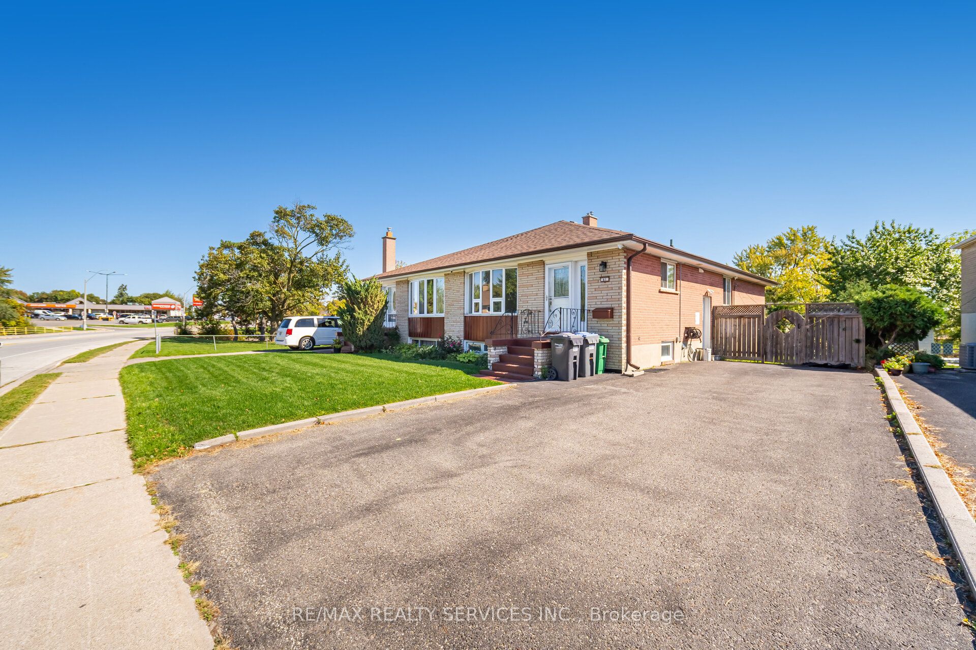 61 Avondale Boulevard, Brampton 5