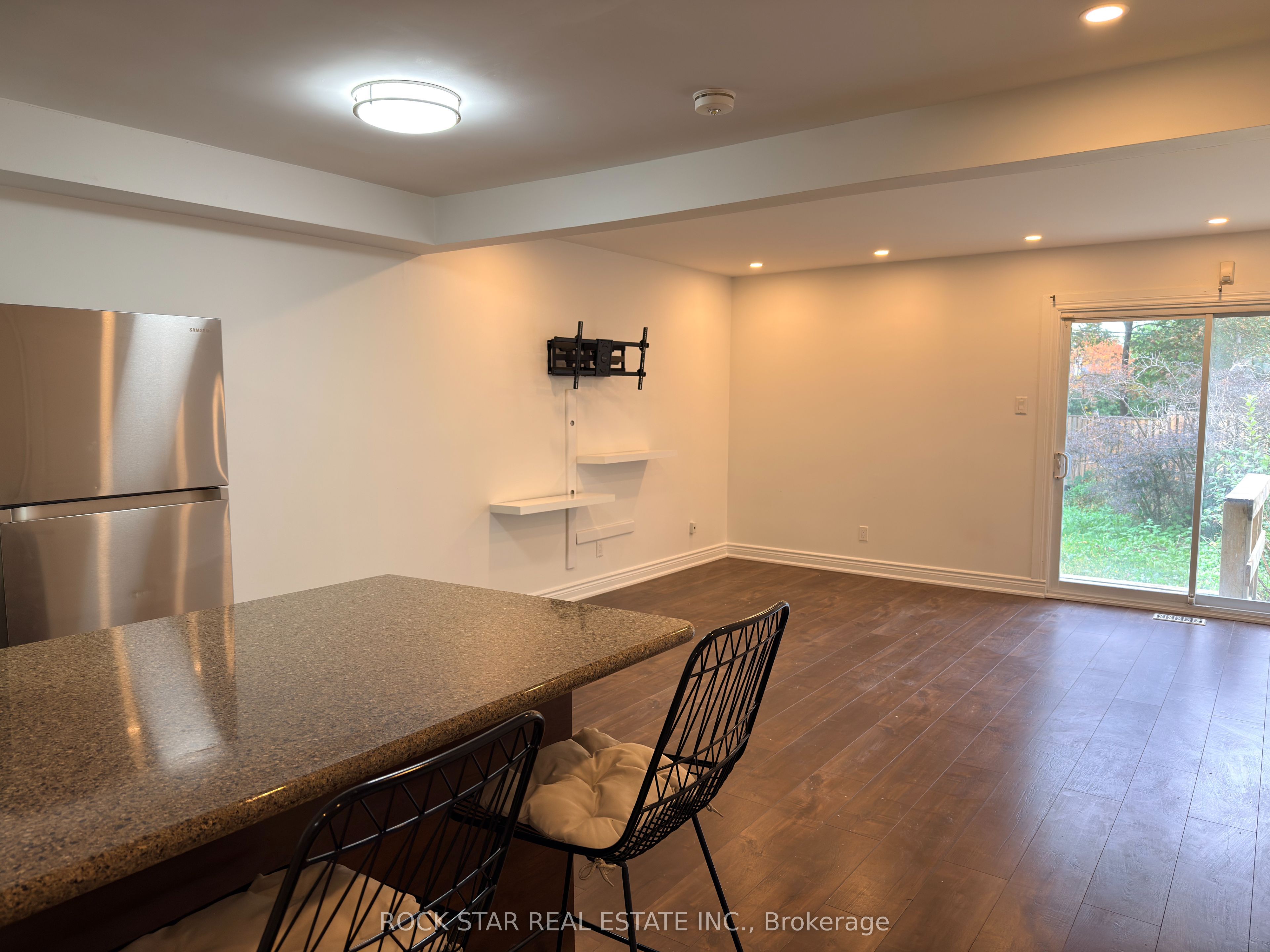 Unit Upper - 15 Hardcastle Court, Brampton 4
