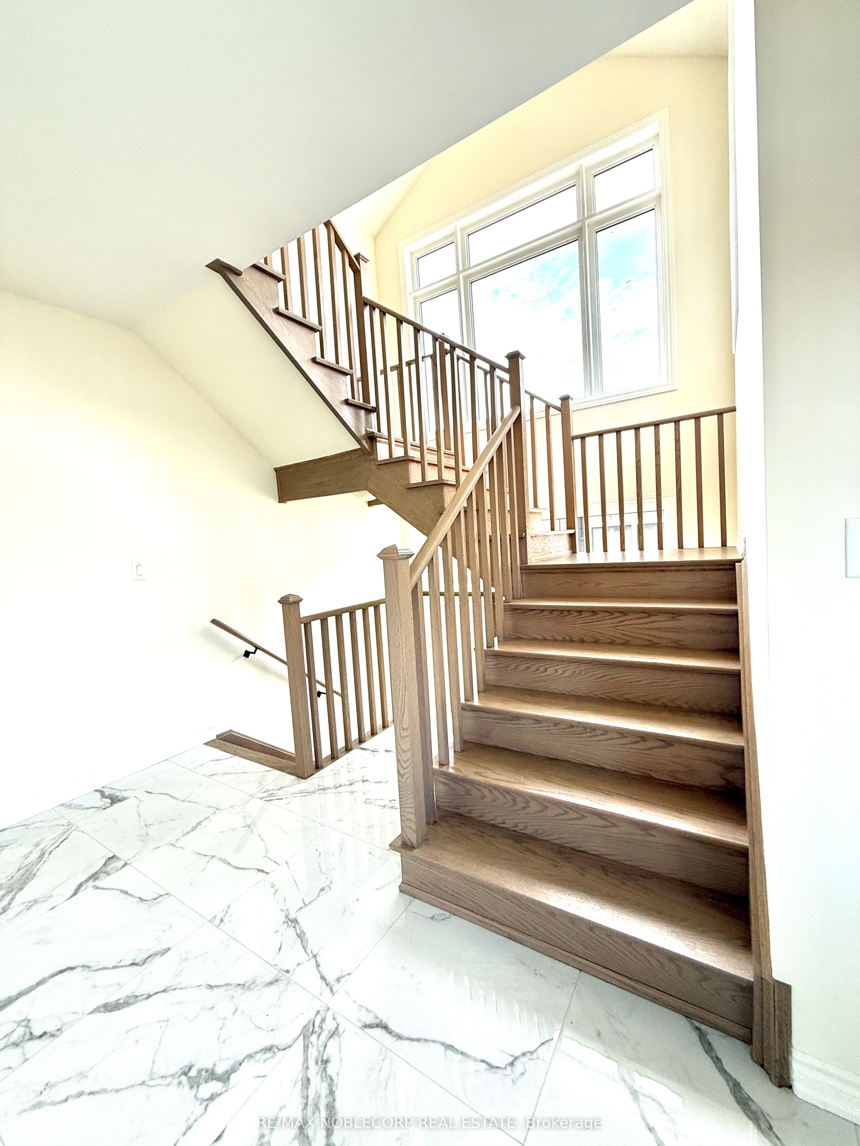 45 Arnold Circle, Brampton 4