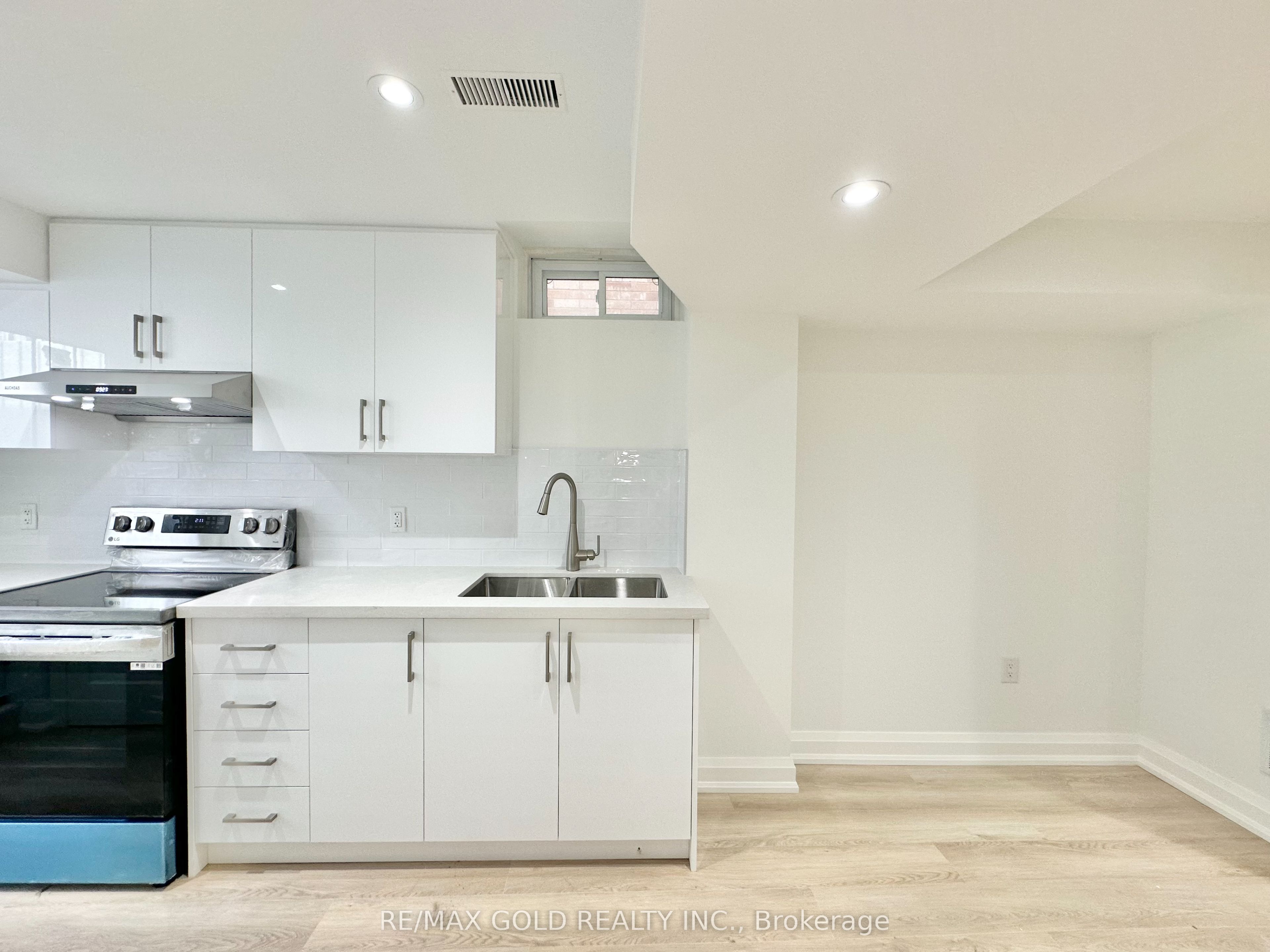 Unit Basement - 7099 Village Walk, Mississauga 2
