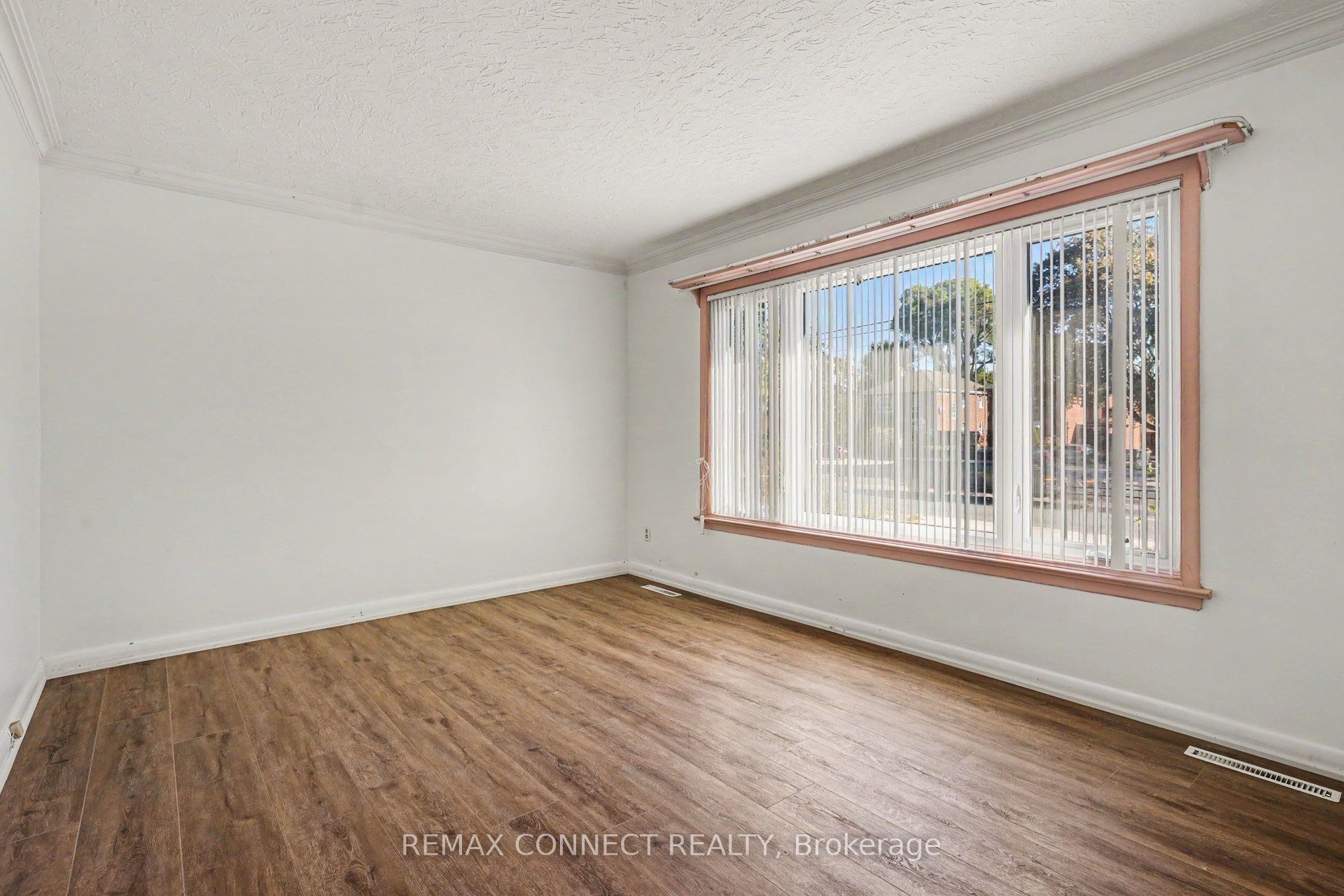 656 Browns Line, Etobicoke 3