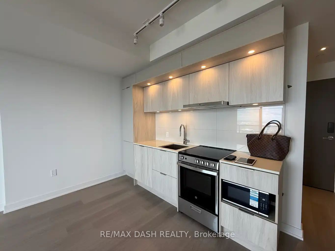 Unit 5604 - 448 Burnhamthorpe Road W, Mississauga 4