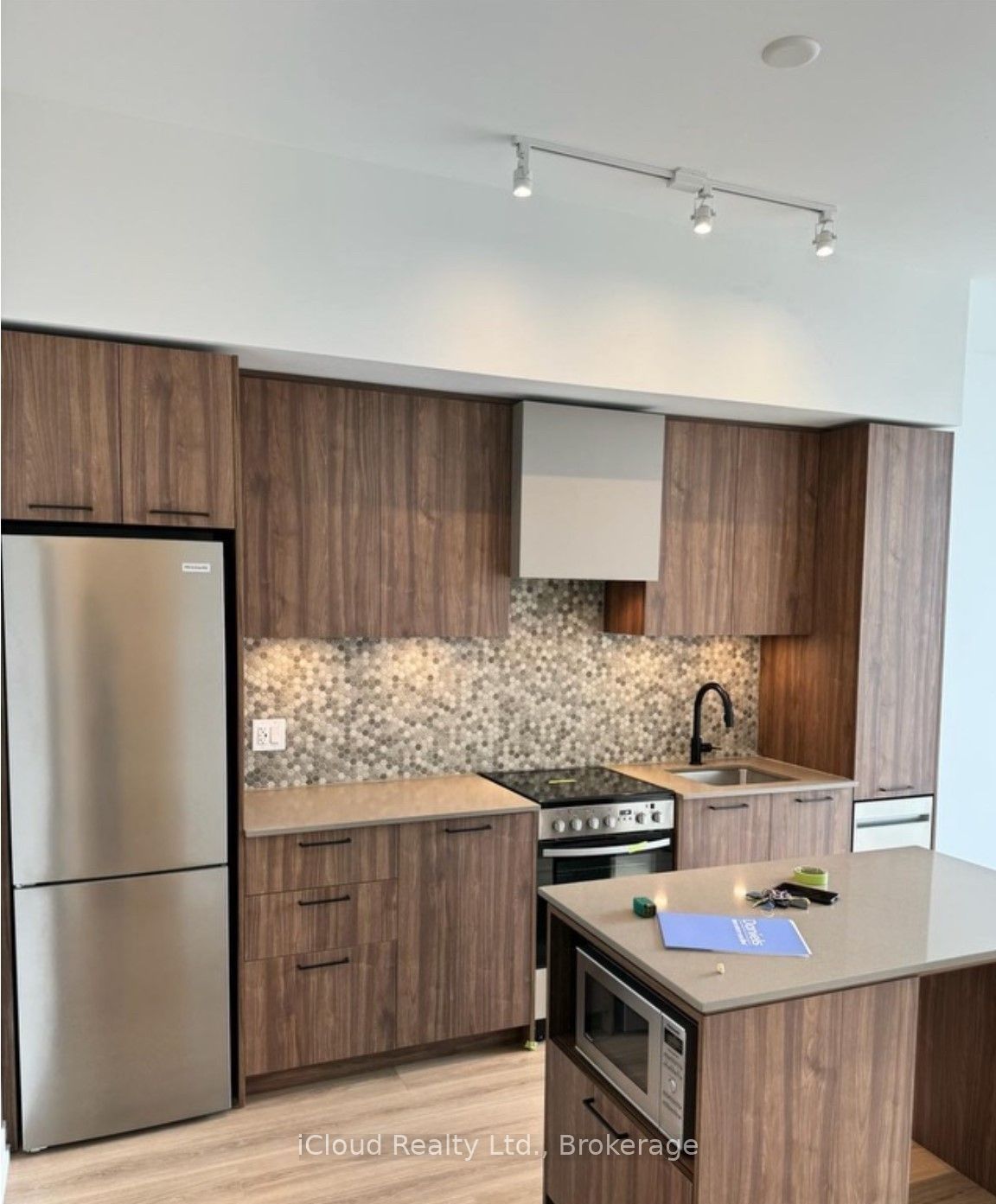 Unit 111 - 10 Lagerfeld Drive, Brampton 5