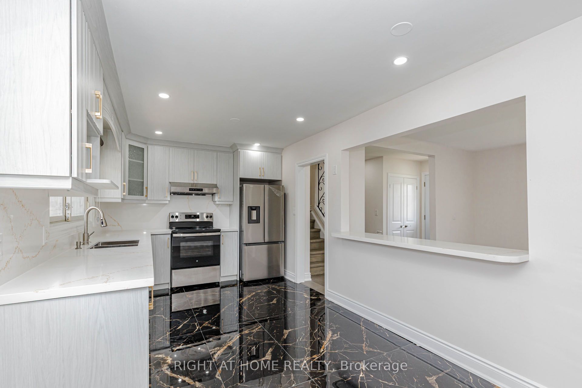 Unit UPPER - 5154 New Street, Burlington 3