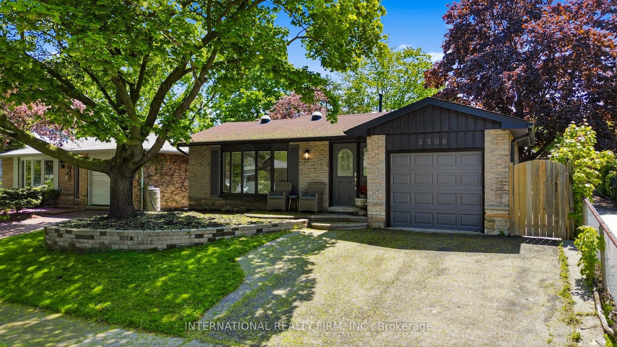 2306 Devon Road, Oakville 2