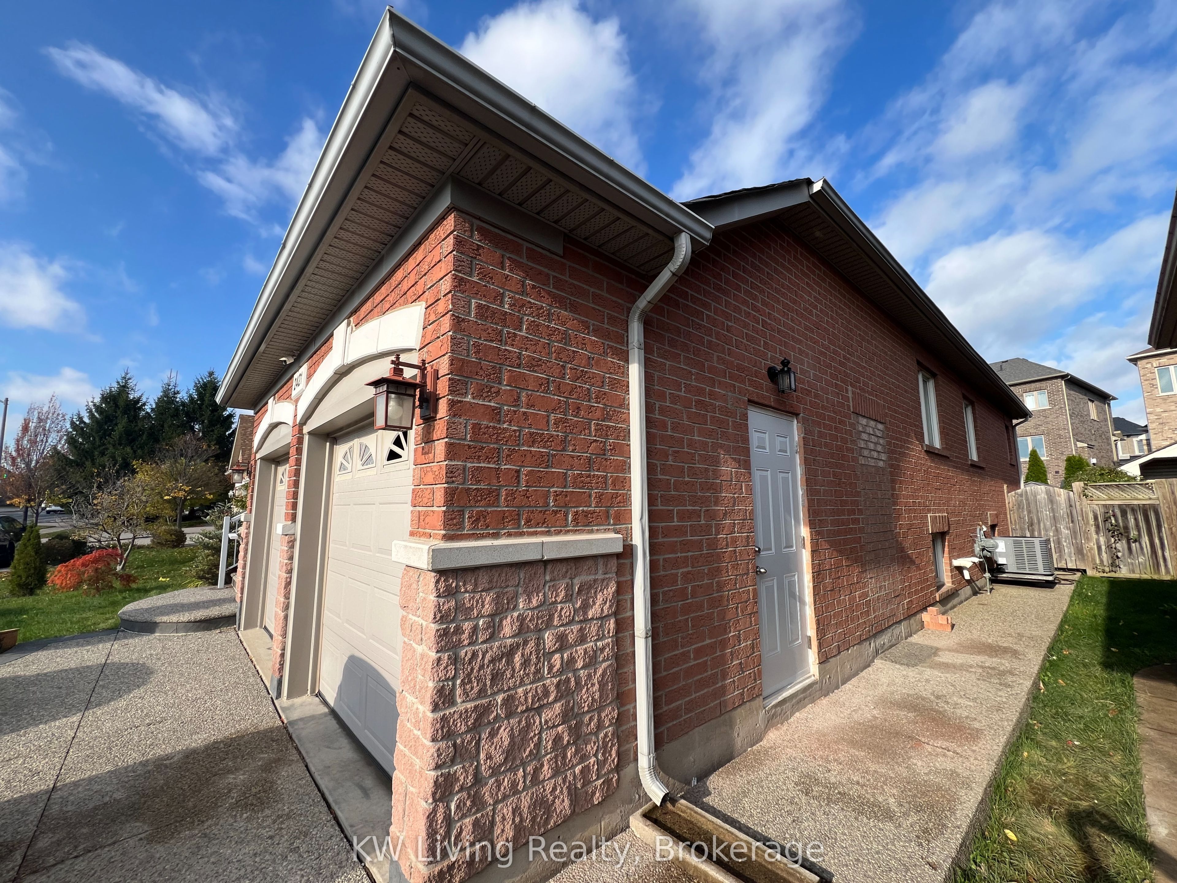 2421 Eighth Line, Oakville 2