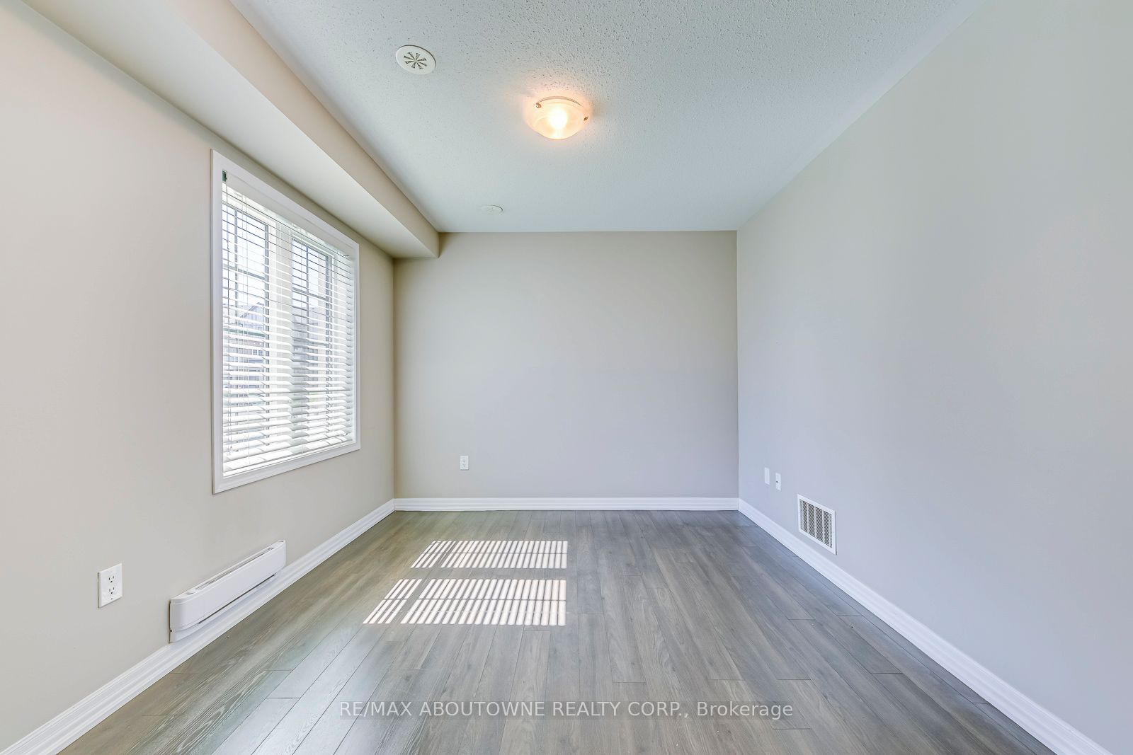 212 Ellen Davidson Drive, Oakville 5