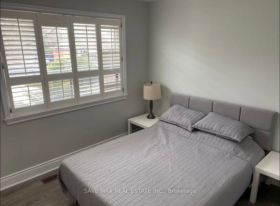 561 Weir Avenue, Oakville 3