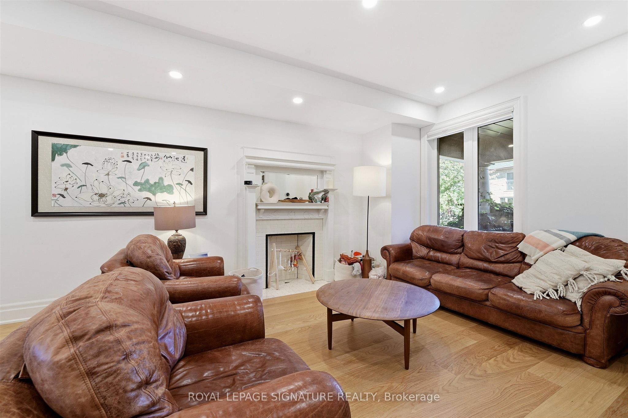 350 Delaware Avenue, Toronto 4