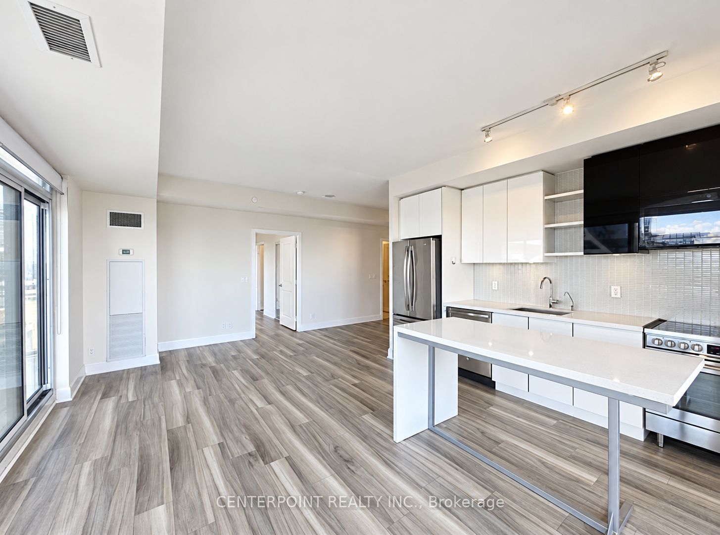 Unit 810 - 33 Shore Breeze Drive, Etobicoke 3