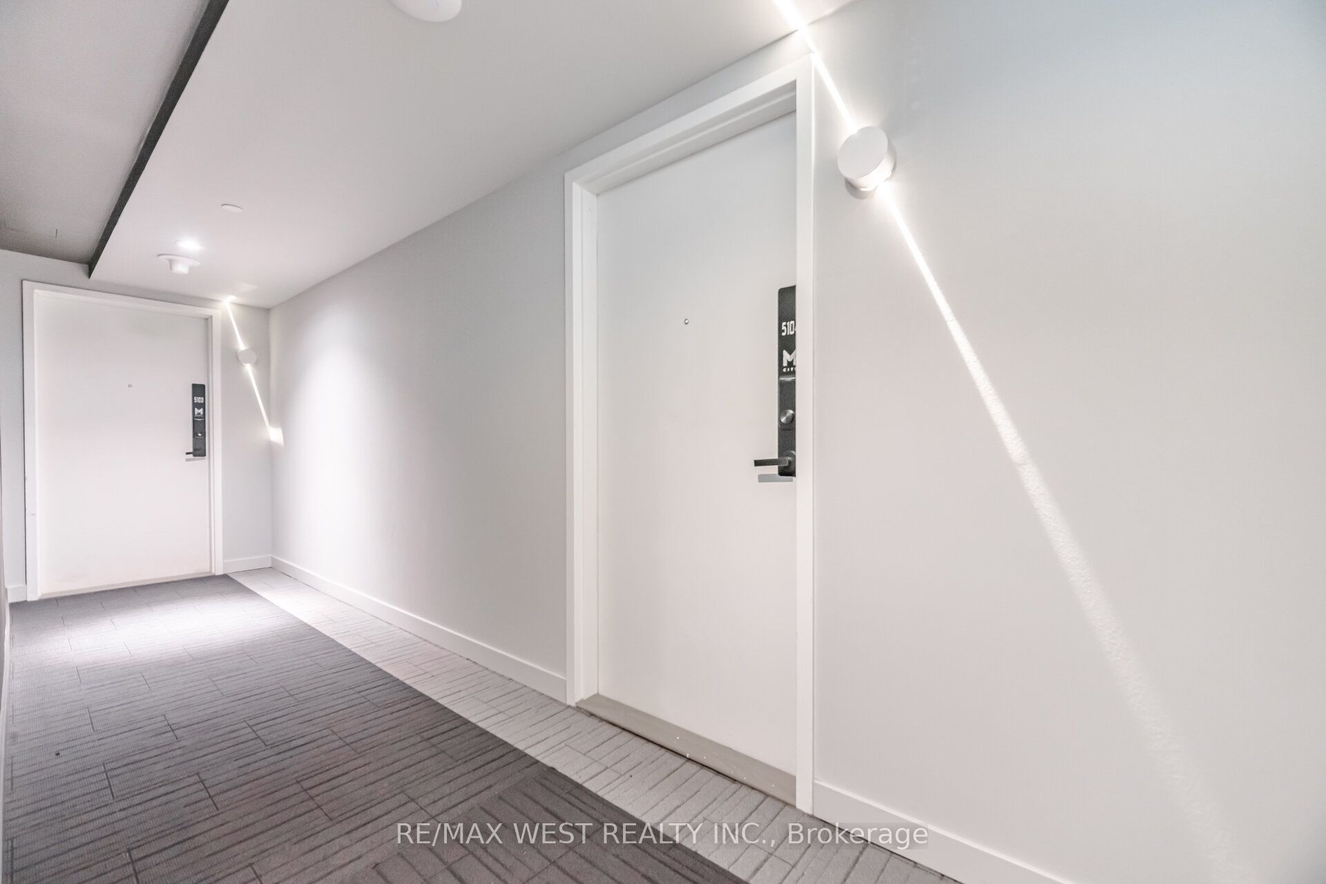 Unit 5104 - 3900 Confederation Parkway, Mississauga 4