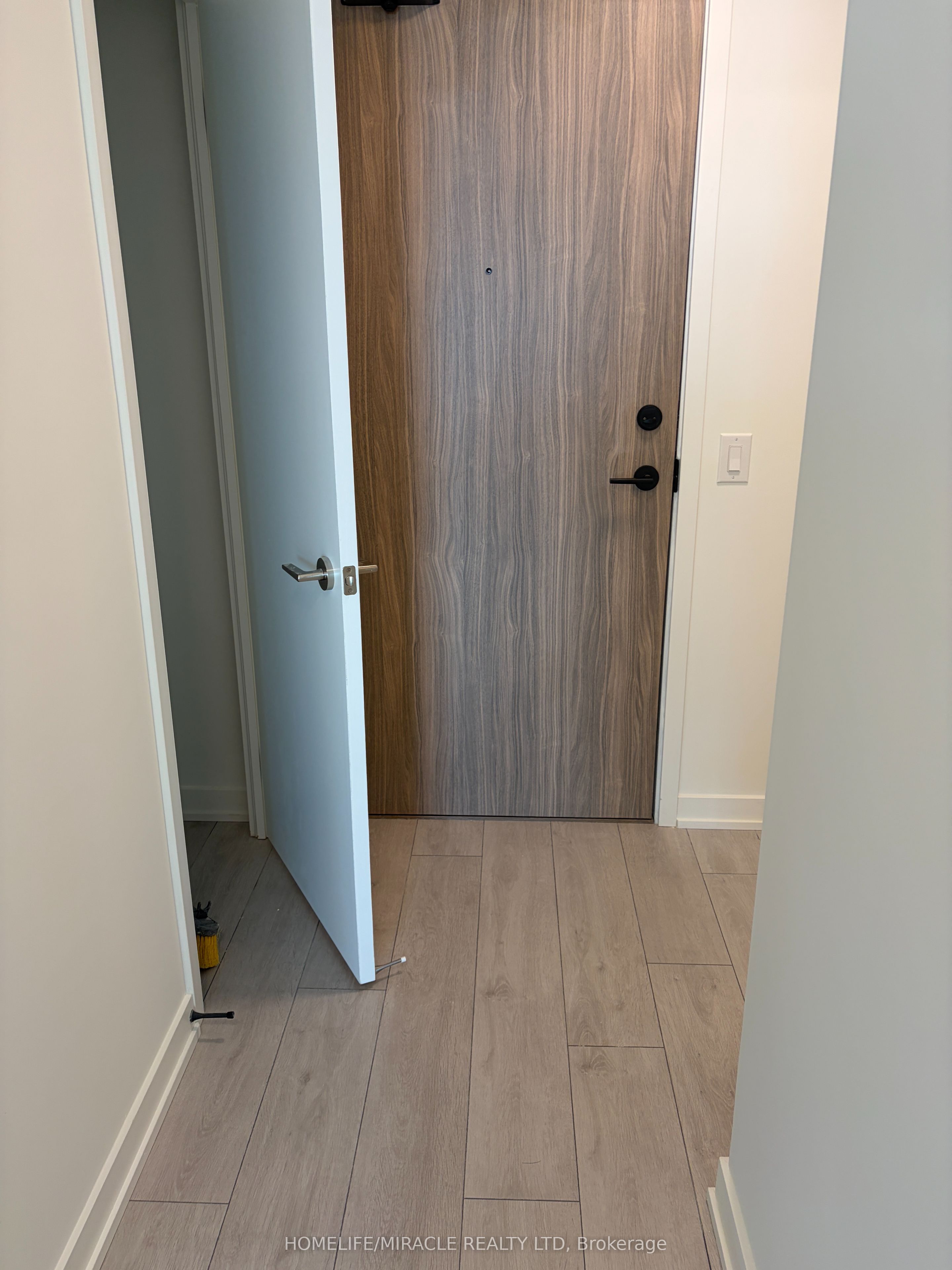 Unit 523 - 1381 Lakeshore Road E, Mississauga 2