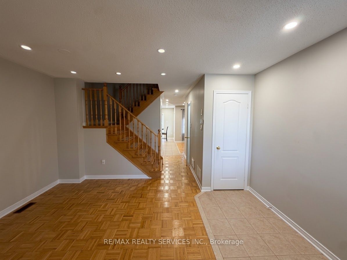 4 Butterchurn Road, Brampton 4