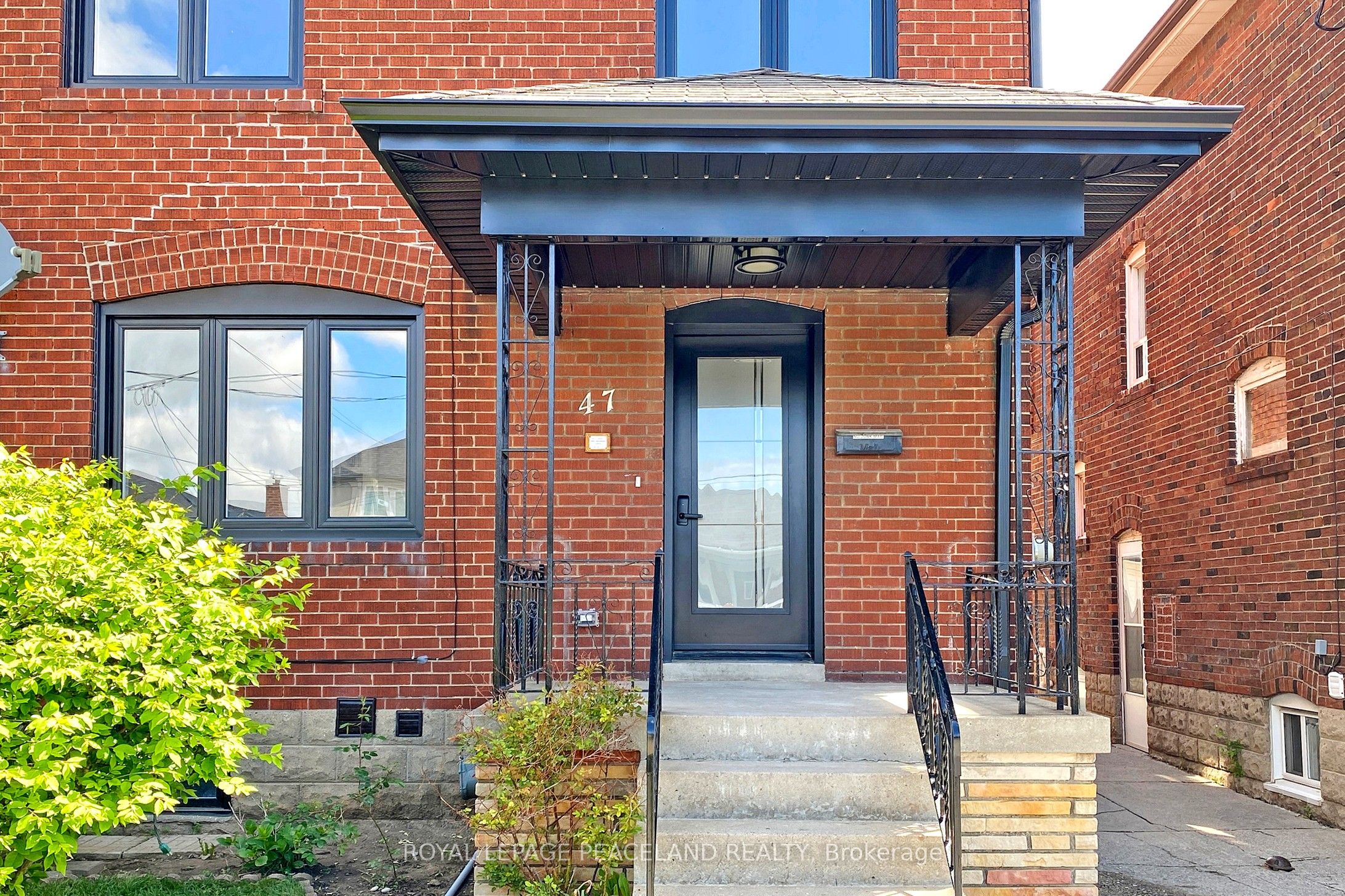 47 Chamberlain Avenue, Toronto 2