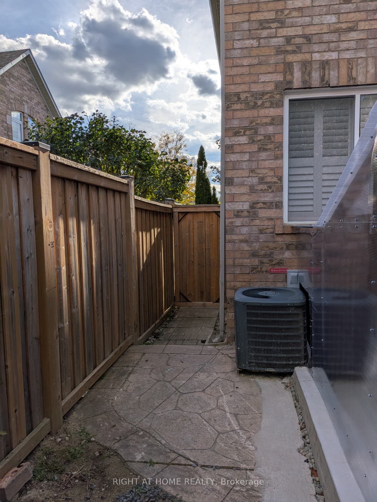 Unit Bsmnt - 5535 Bridgeport Gate, Mississauga 2