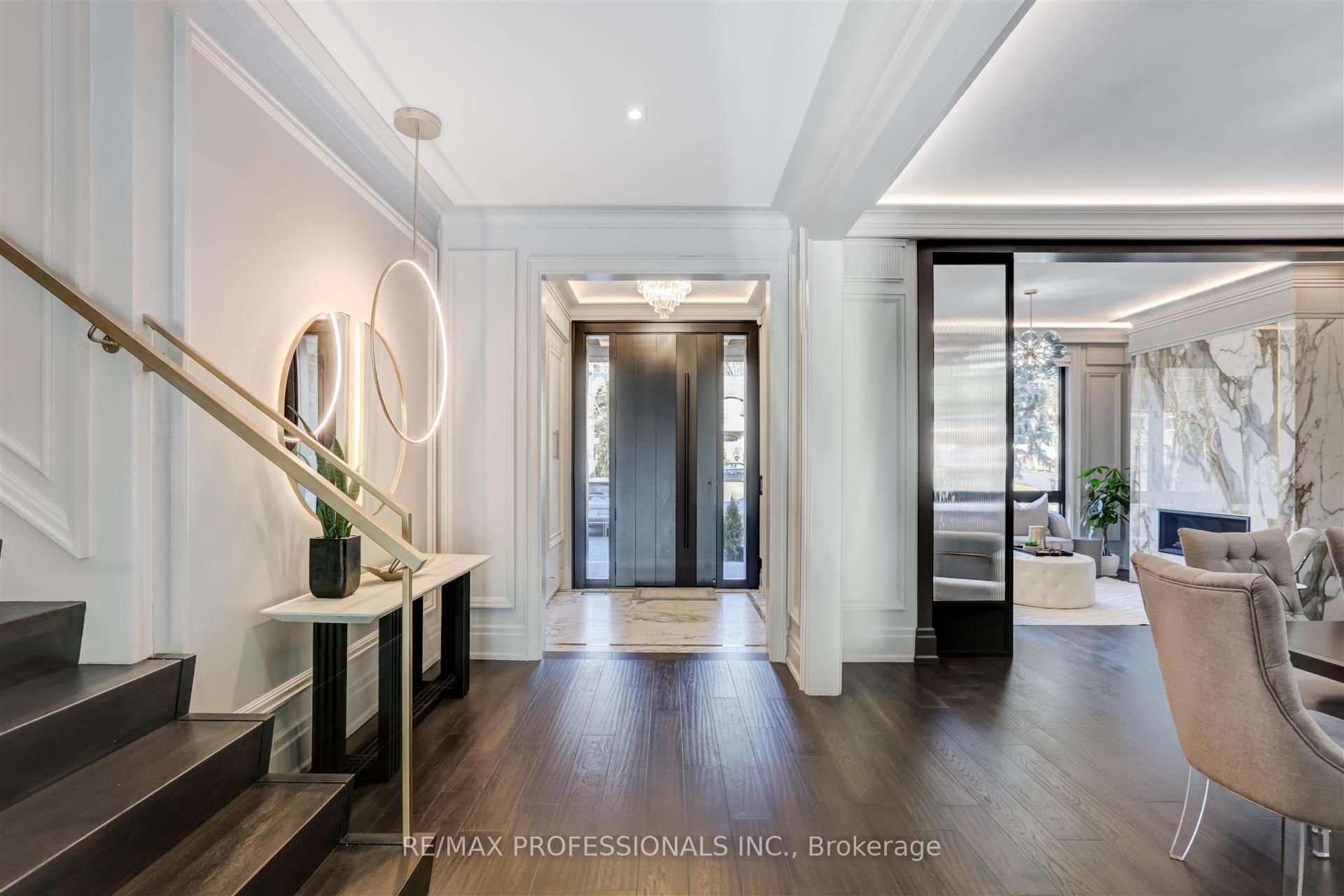 203 Edenbridge Dr, Etobicoke, Ontario M9A3G7 For Sale HouseSigma