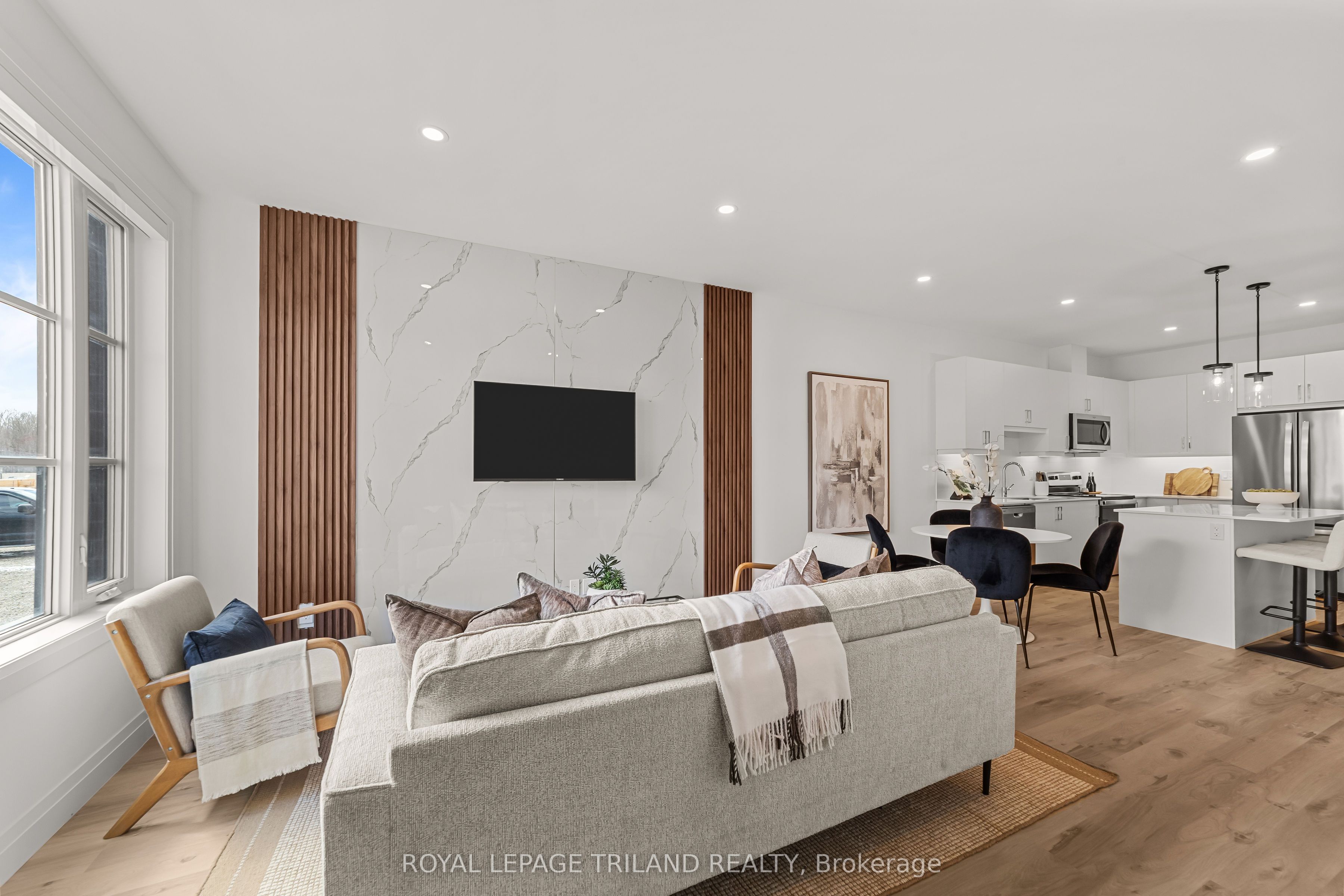 955 Catalpa Square, London 5