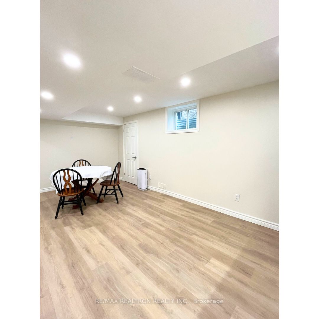 Unit Basement Apt - 2062 Cherrywood Trail, London 3