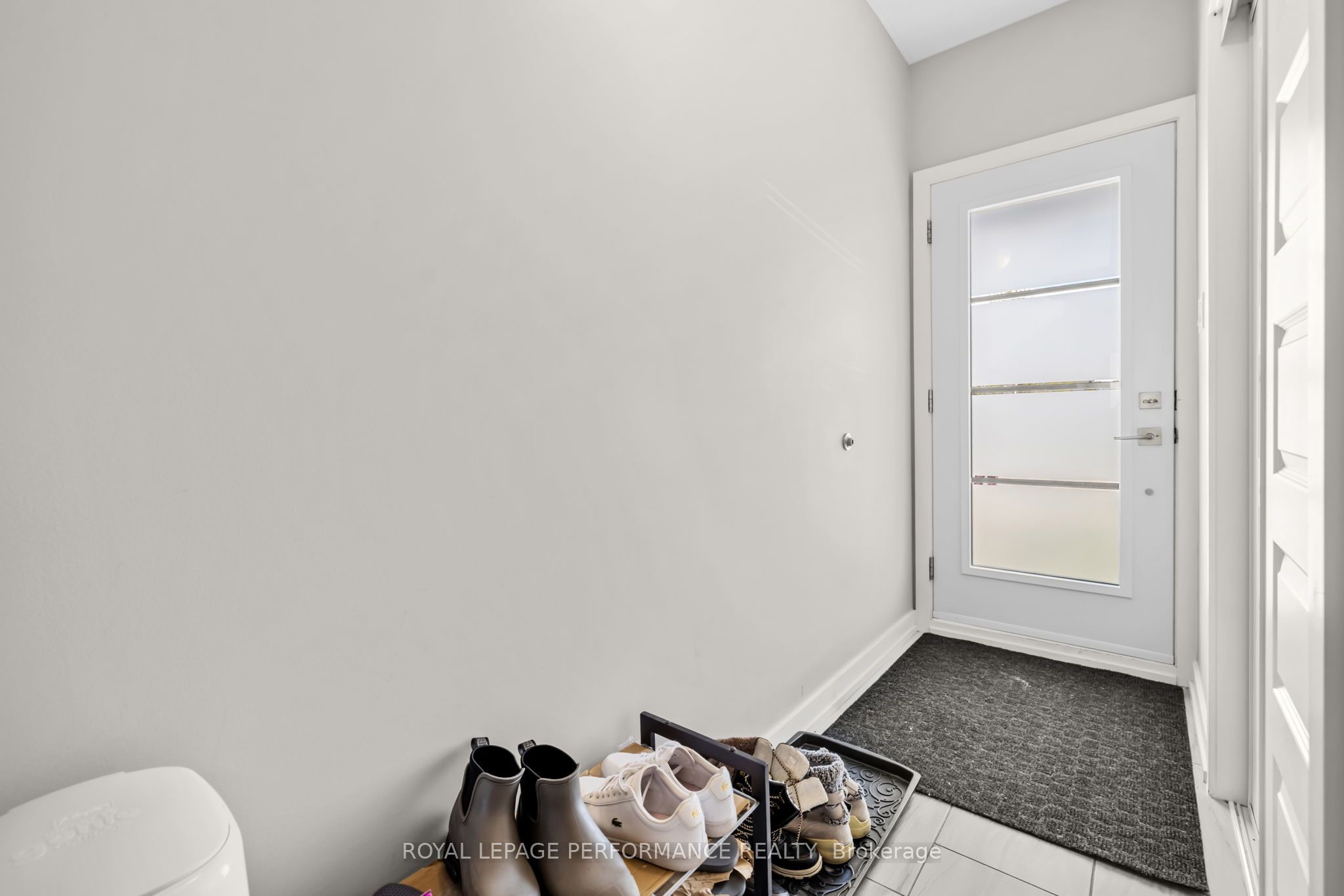 Unit 405 - 99 St Moritz Trail, Russell 4