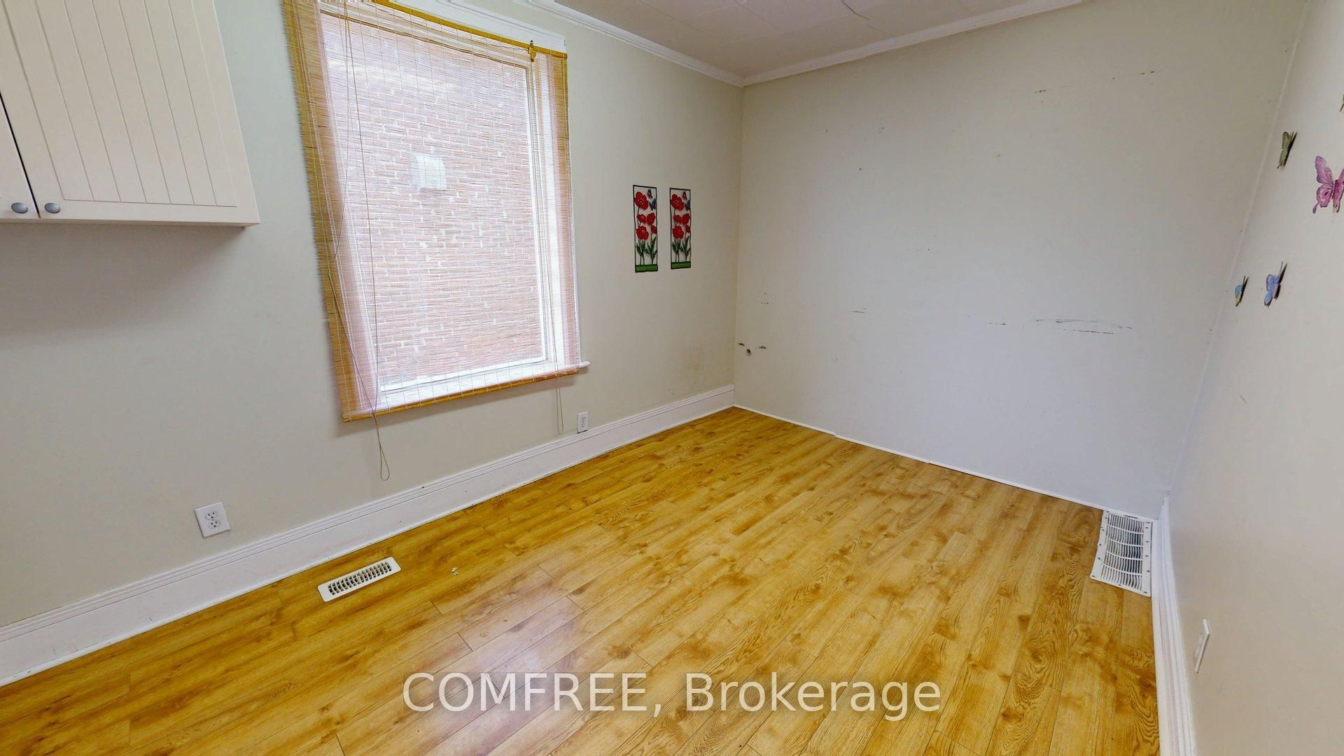 1405 King Street E, Cambridge 2