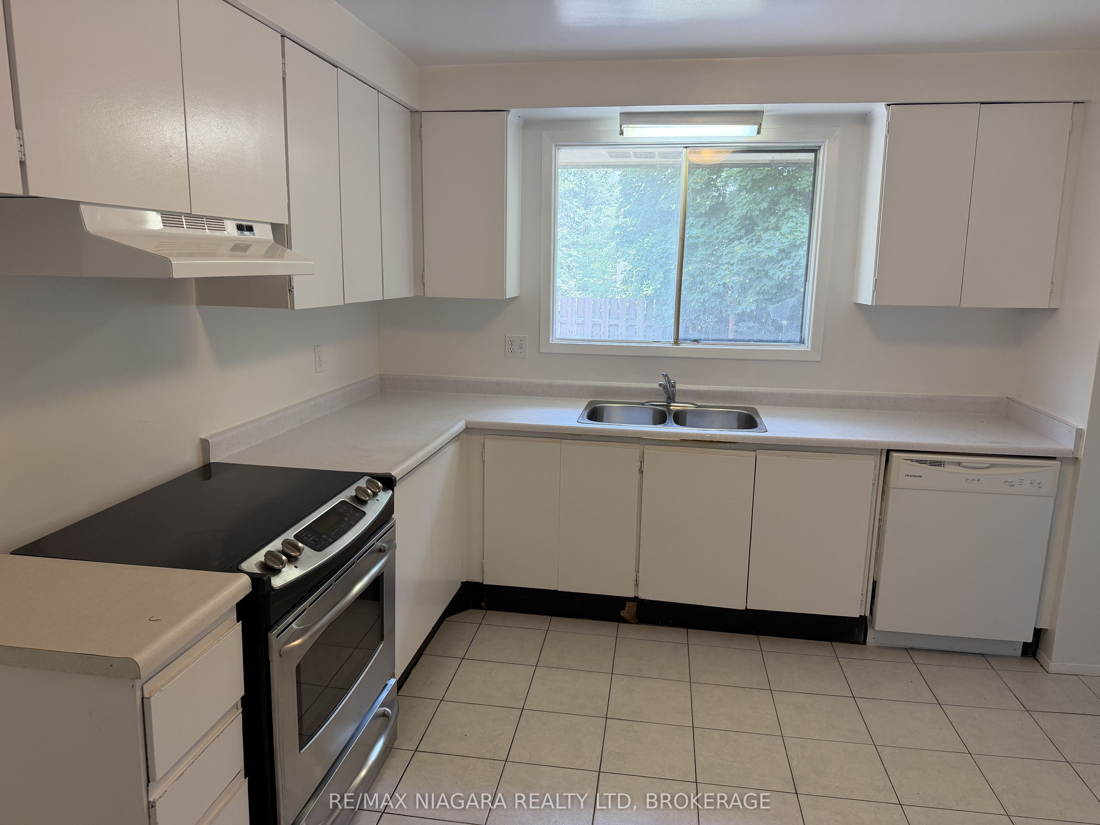 Unit 4 - 21 Woodlawn Road, Welland 2