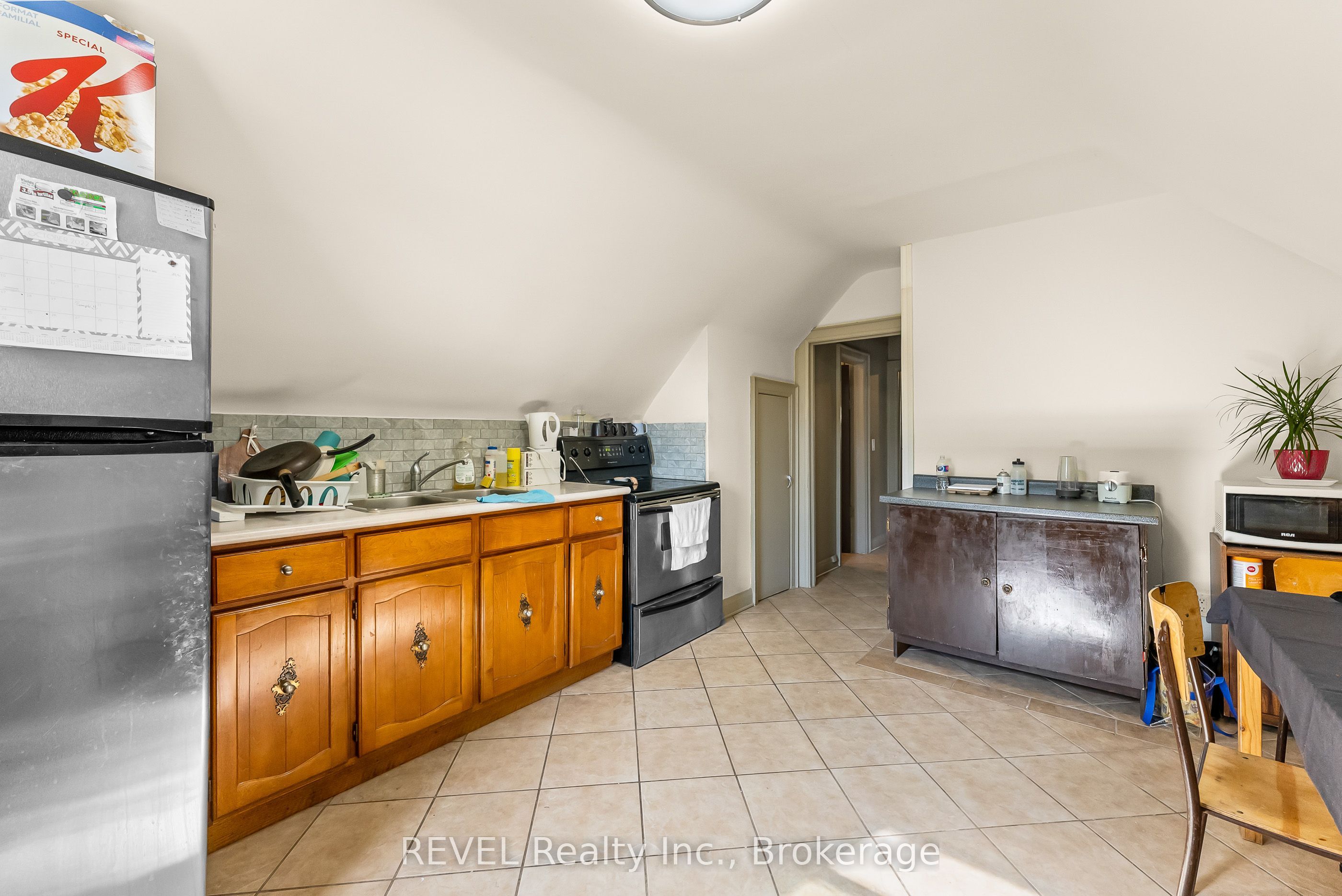 Unit upper - 28 Division Street, St. Catharines 4