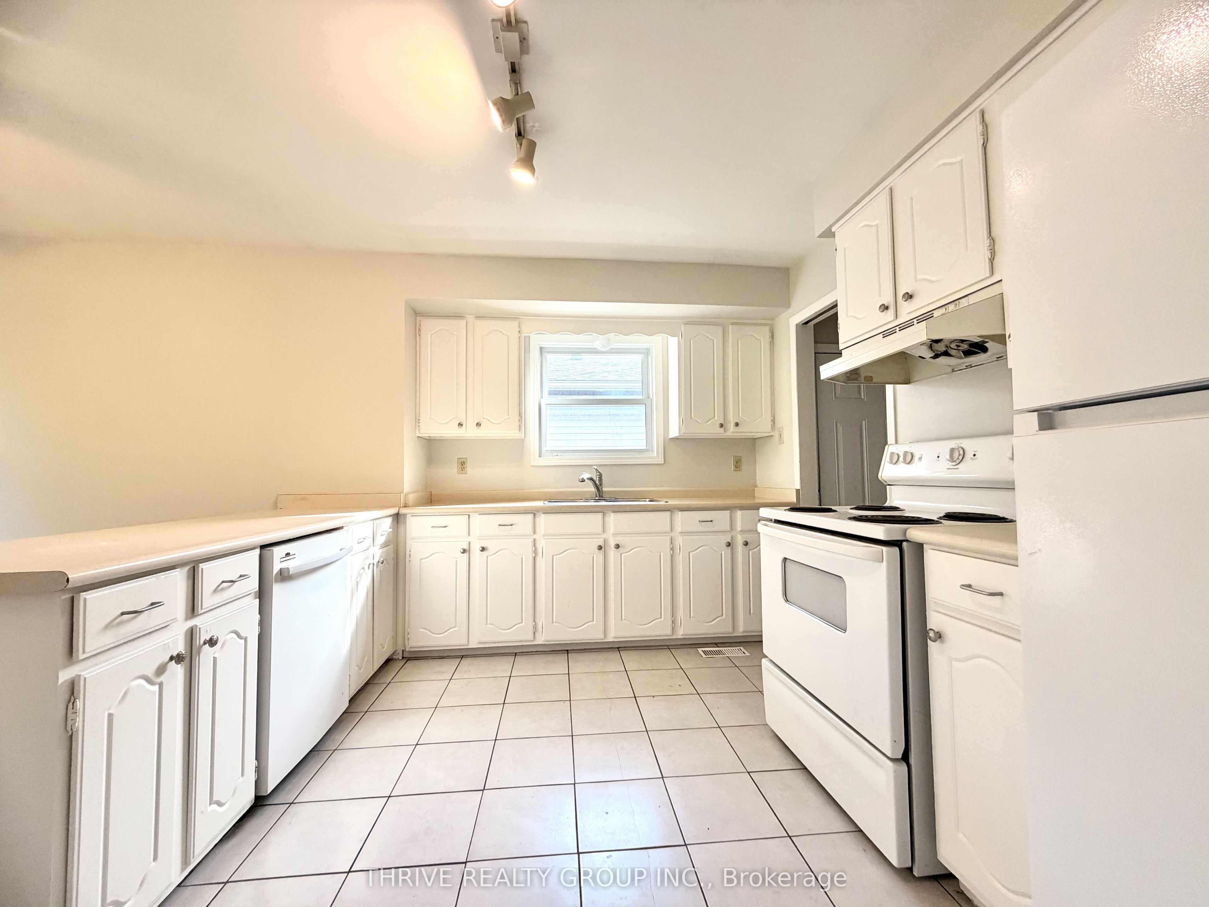 202 Muriel Crescent, London 5