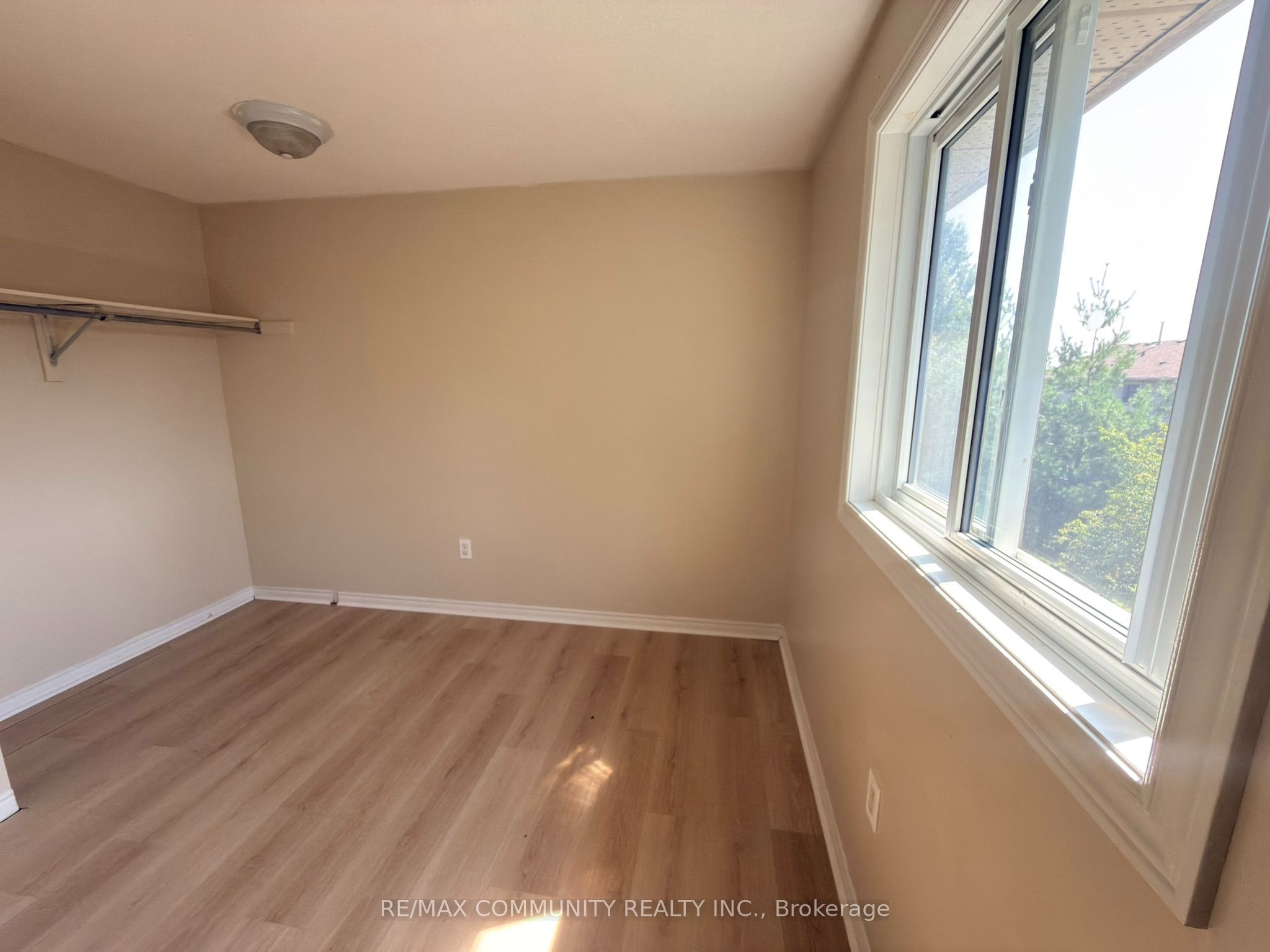 Unit 65 - 511 Admiral Drive W, London 4