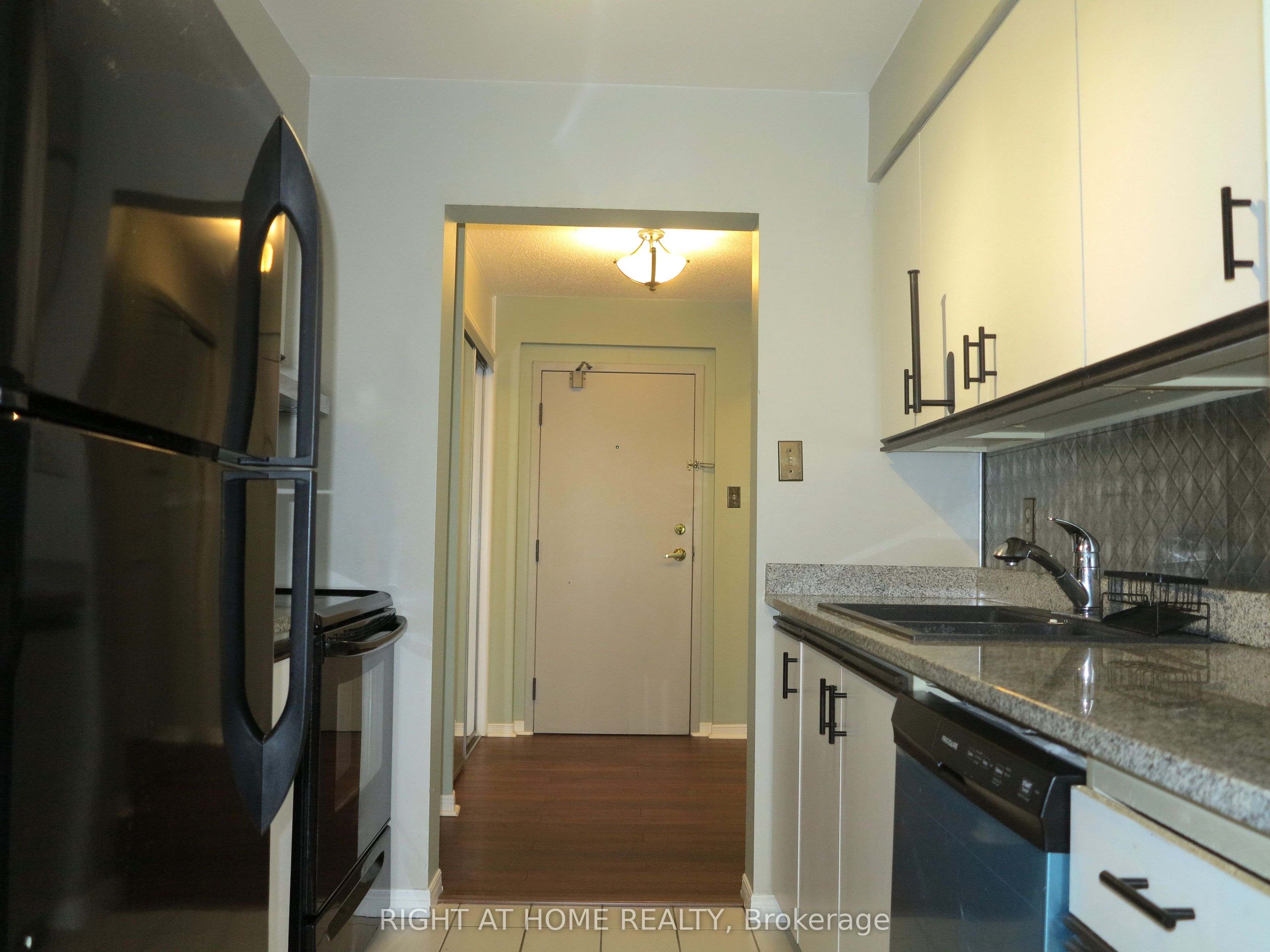 Unit 1011 - 570 Proudfoot Lane, London 5