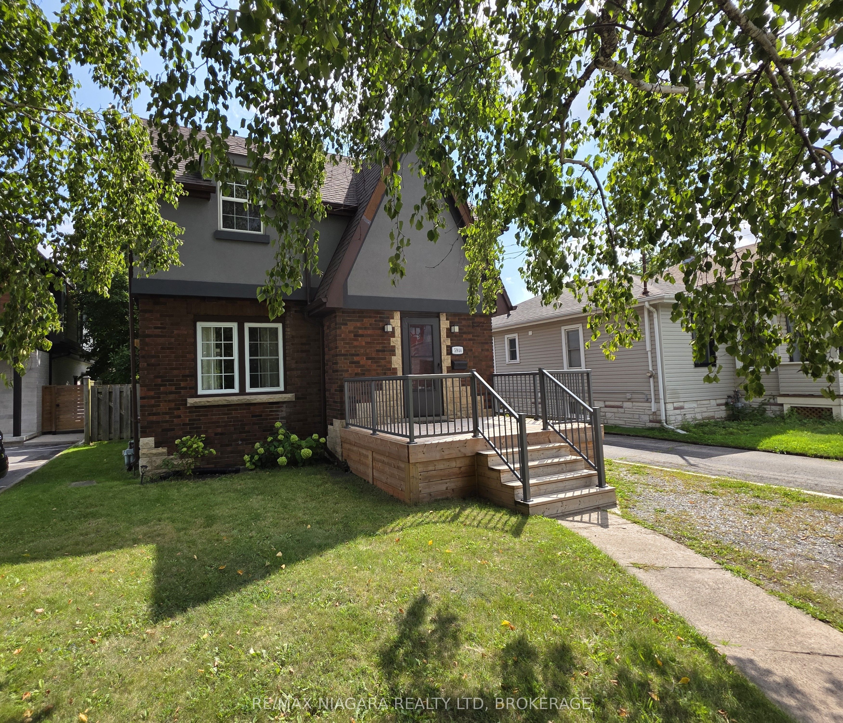 5944 Dorchester Road, Niagara Falls 3