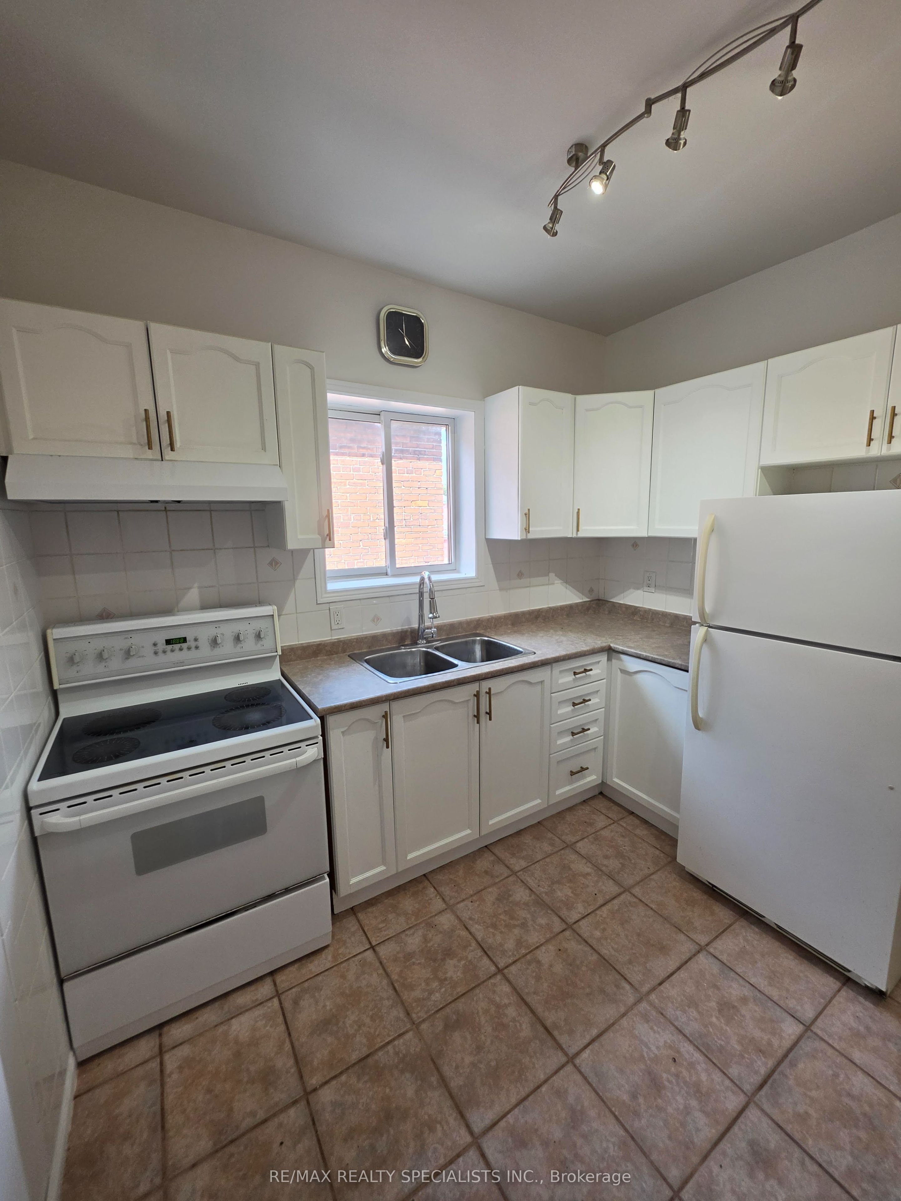 Unit Second Floor - 359 Barton Street E, Hamilton 3