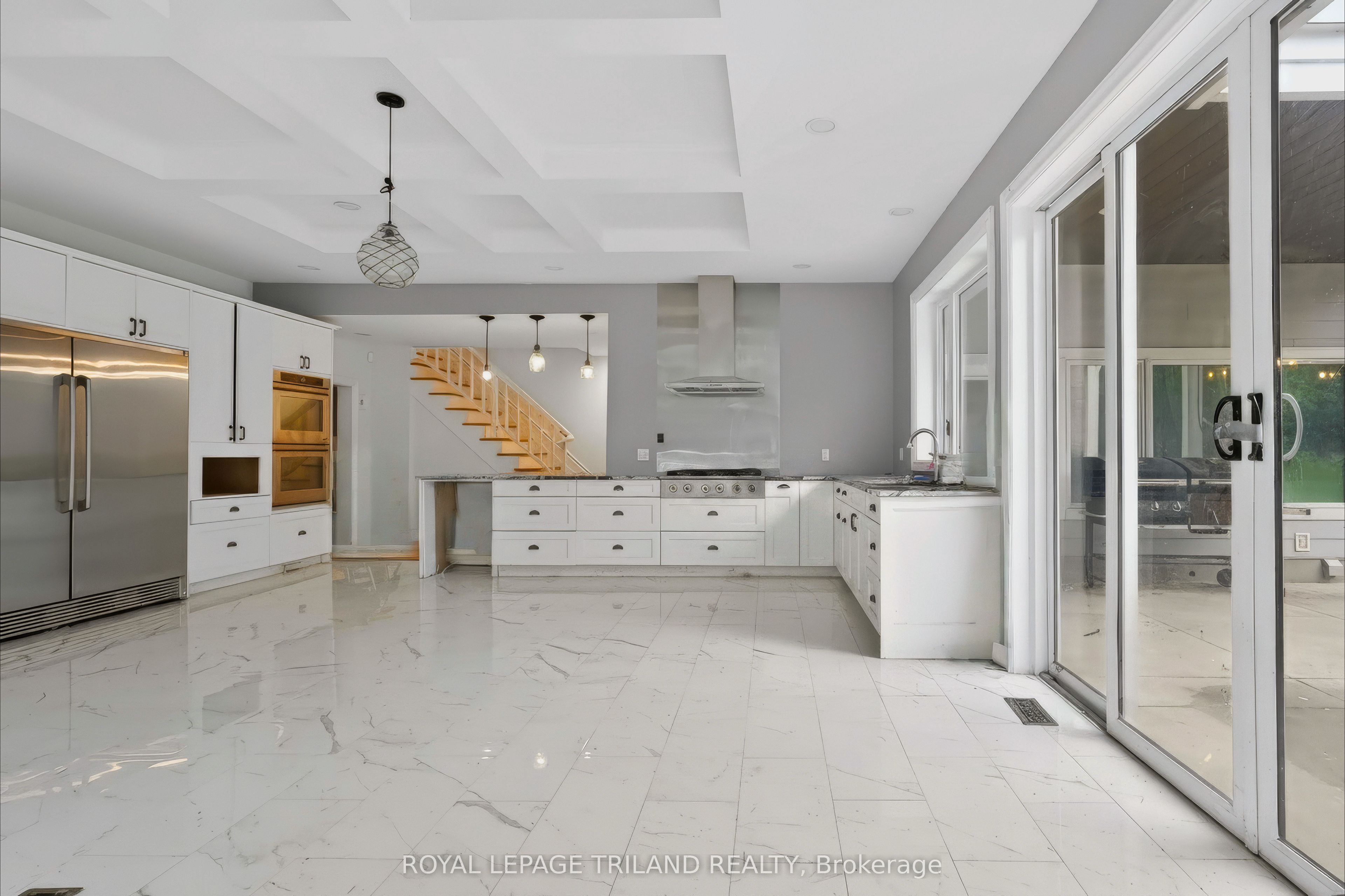 467 Commissioners Road E, London 3