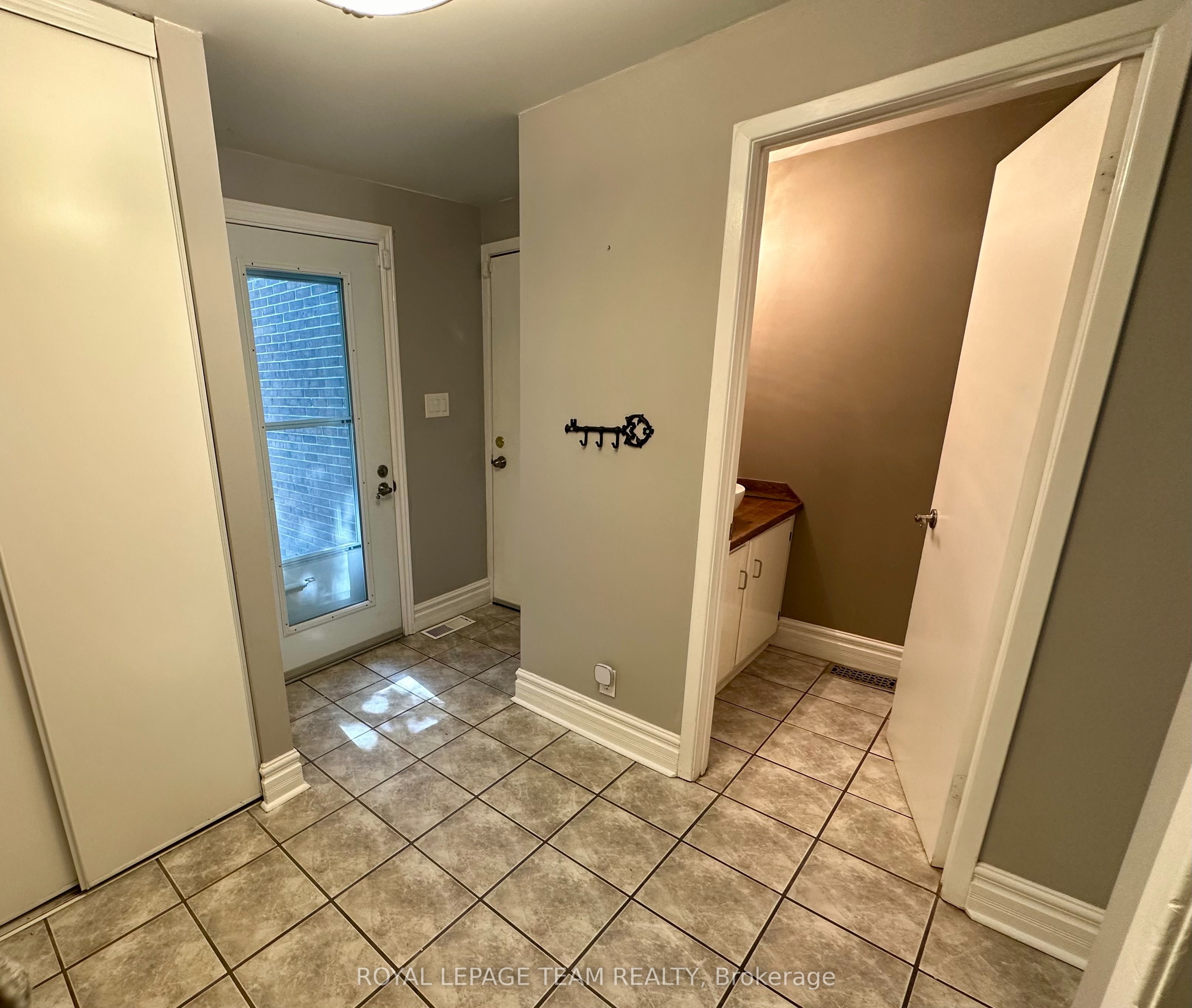 87 GLEN PARK Drive, Orleans-Gloucester 3