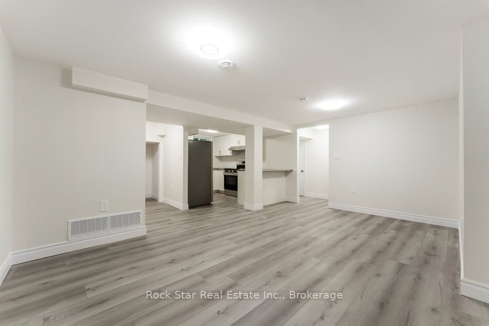 Unit Lower - 10 Cullen Drive, St. Catharines 2
