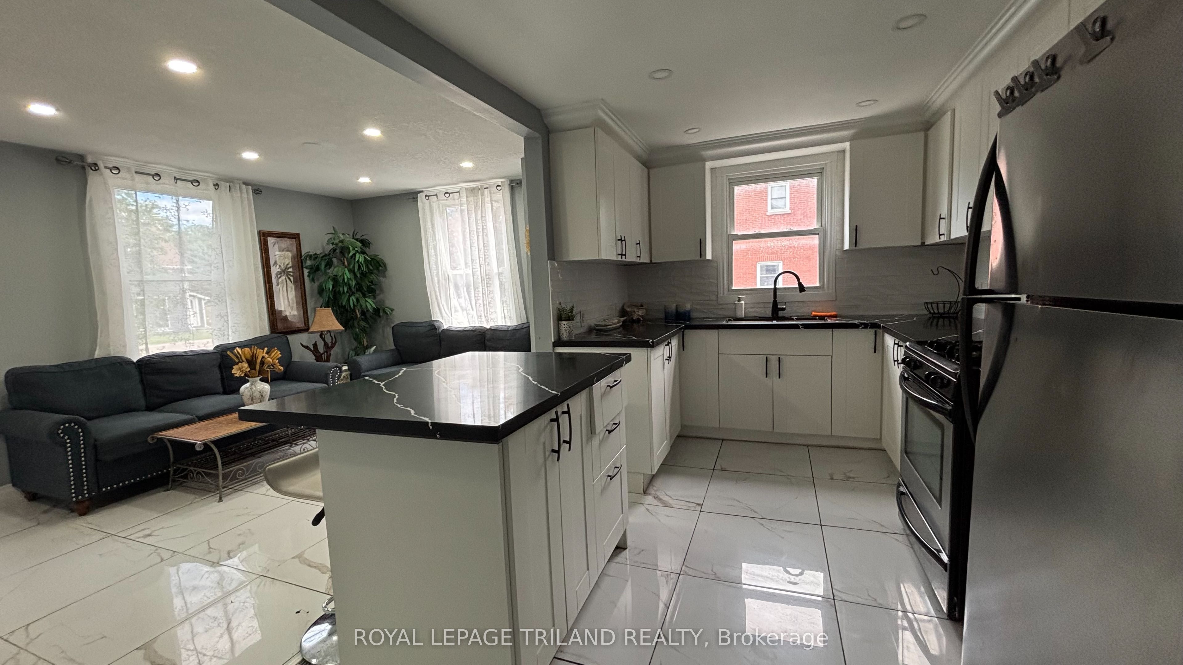 Unit Main - 332 Colborne Street, Central Elgin 3