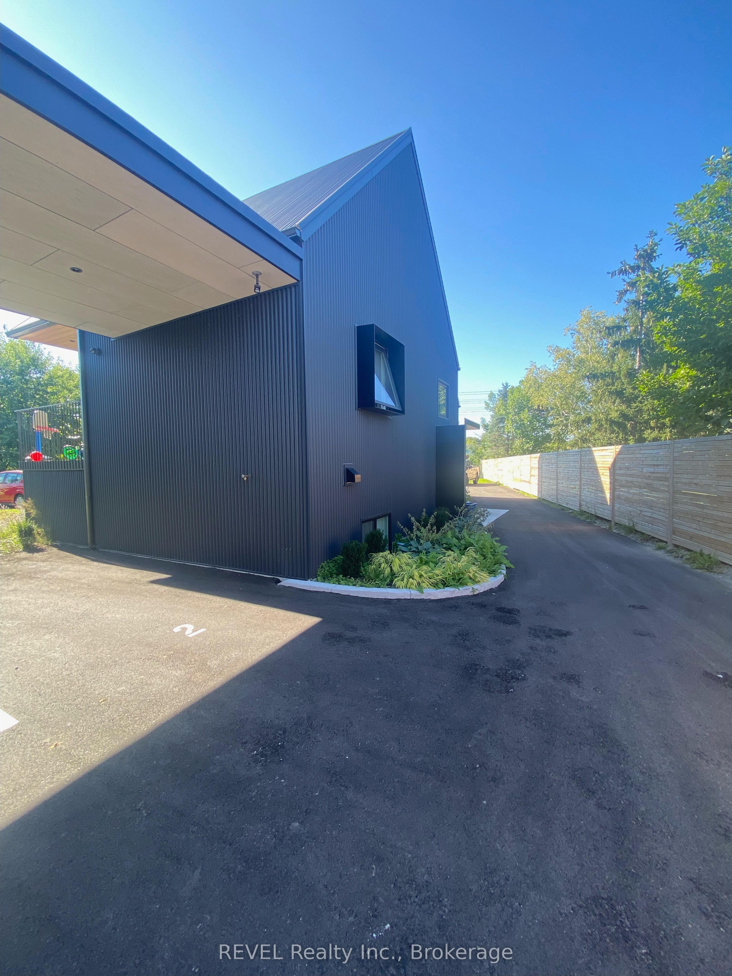 Unit Unit 2 - 5361 Valley Way, Niagara Falls 2