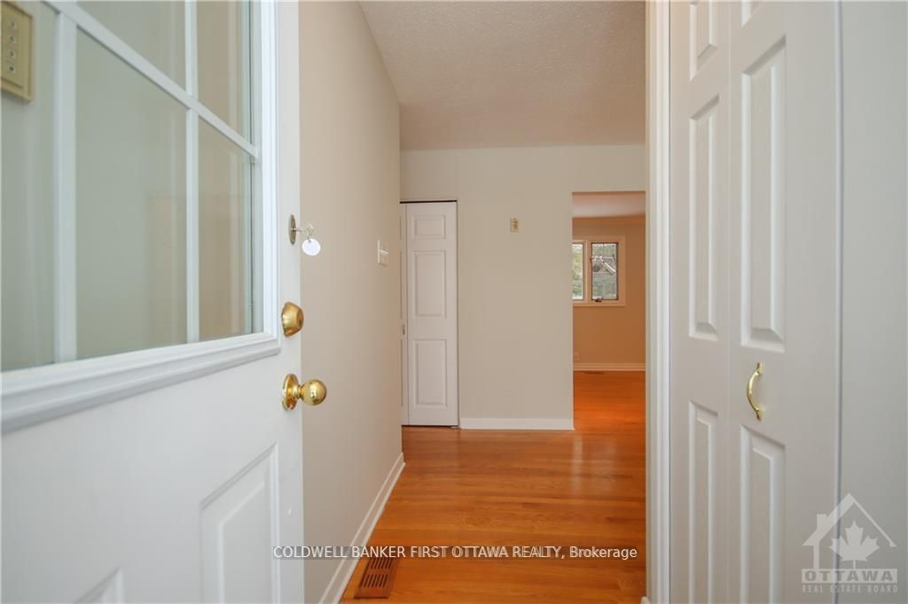 74 HILLIARD Avenue, Nepean 4