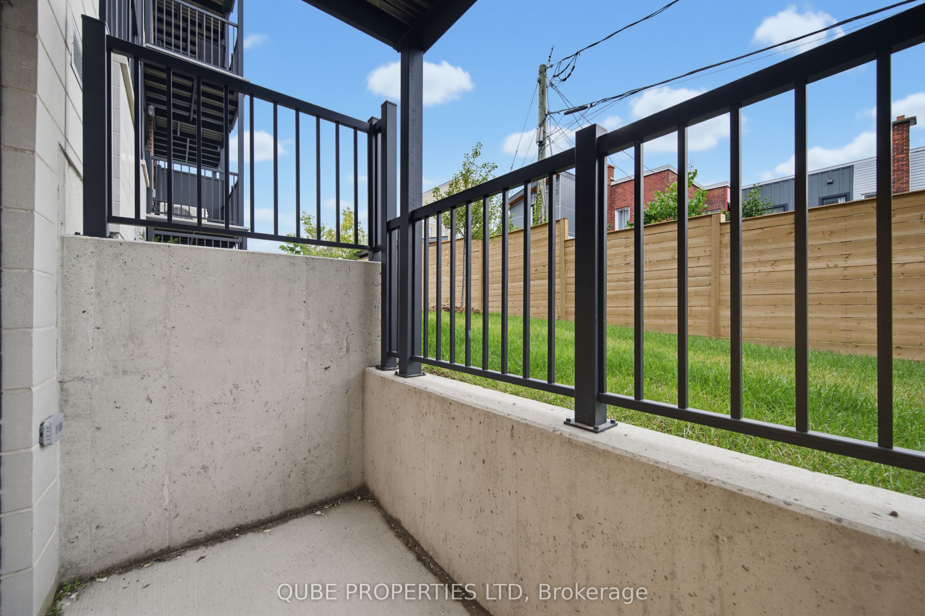 Unit Unit 5 - 15 Larch Street, Ottawa 3