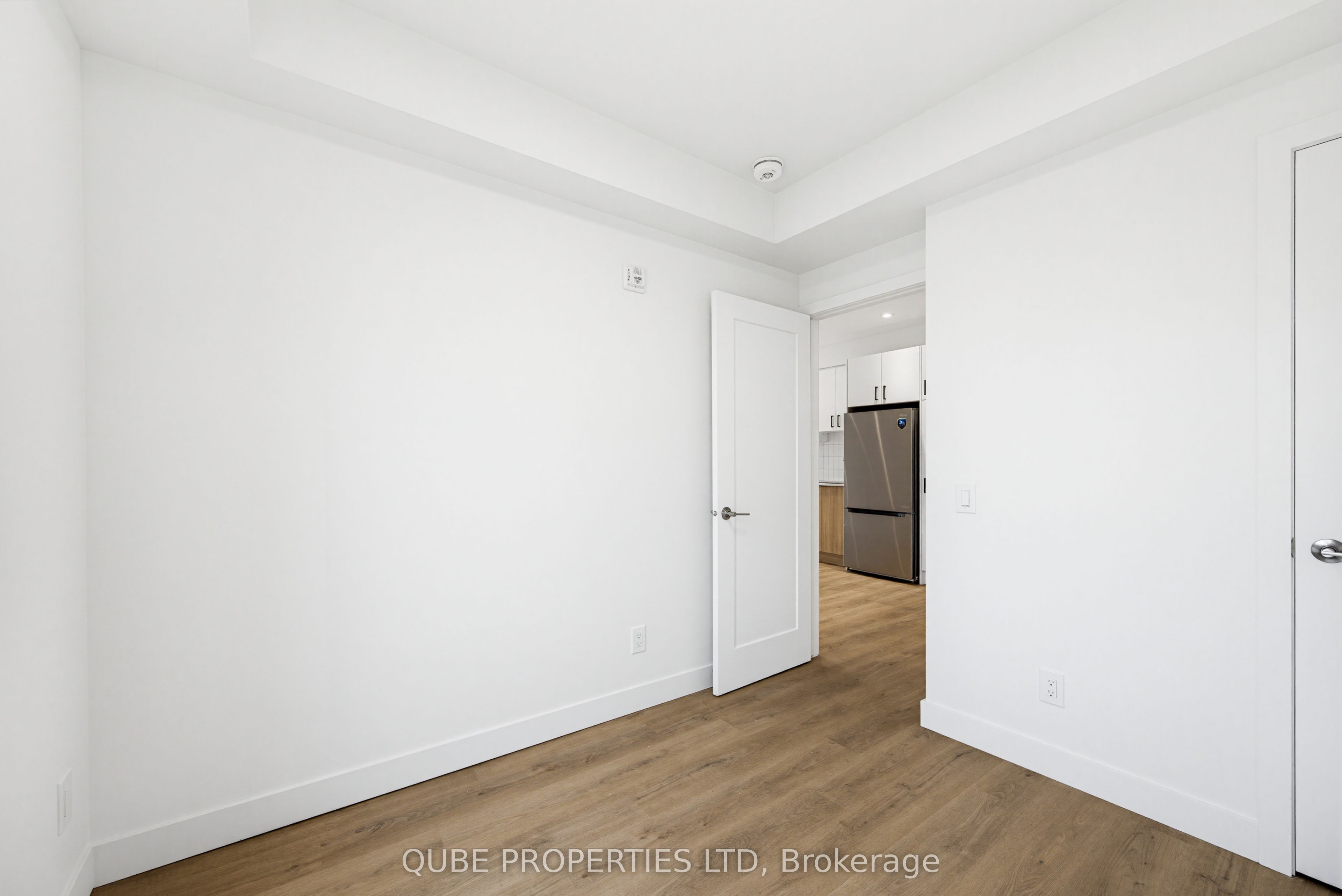 Unit Unit 304 - 15 Larch Street, Ottawa 2