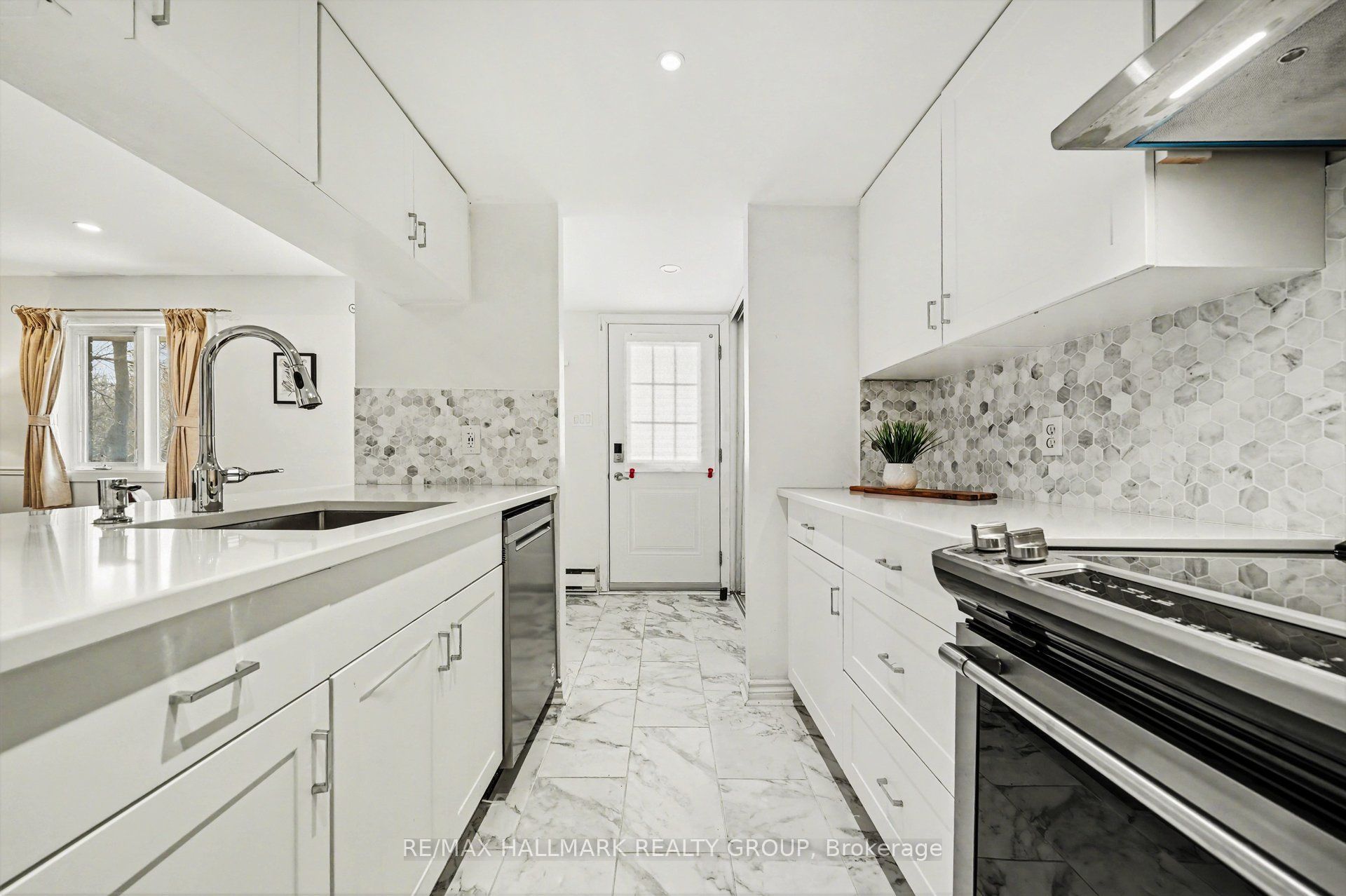Unit 15 - 1204 Shillington Avenue, Ottawa 4