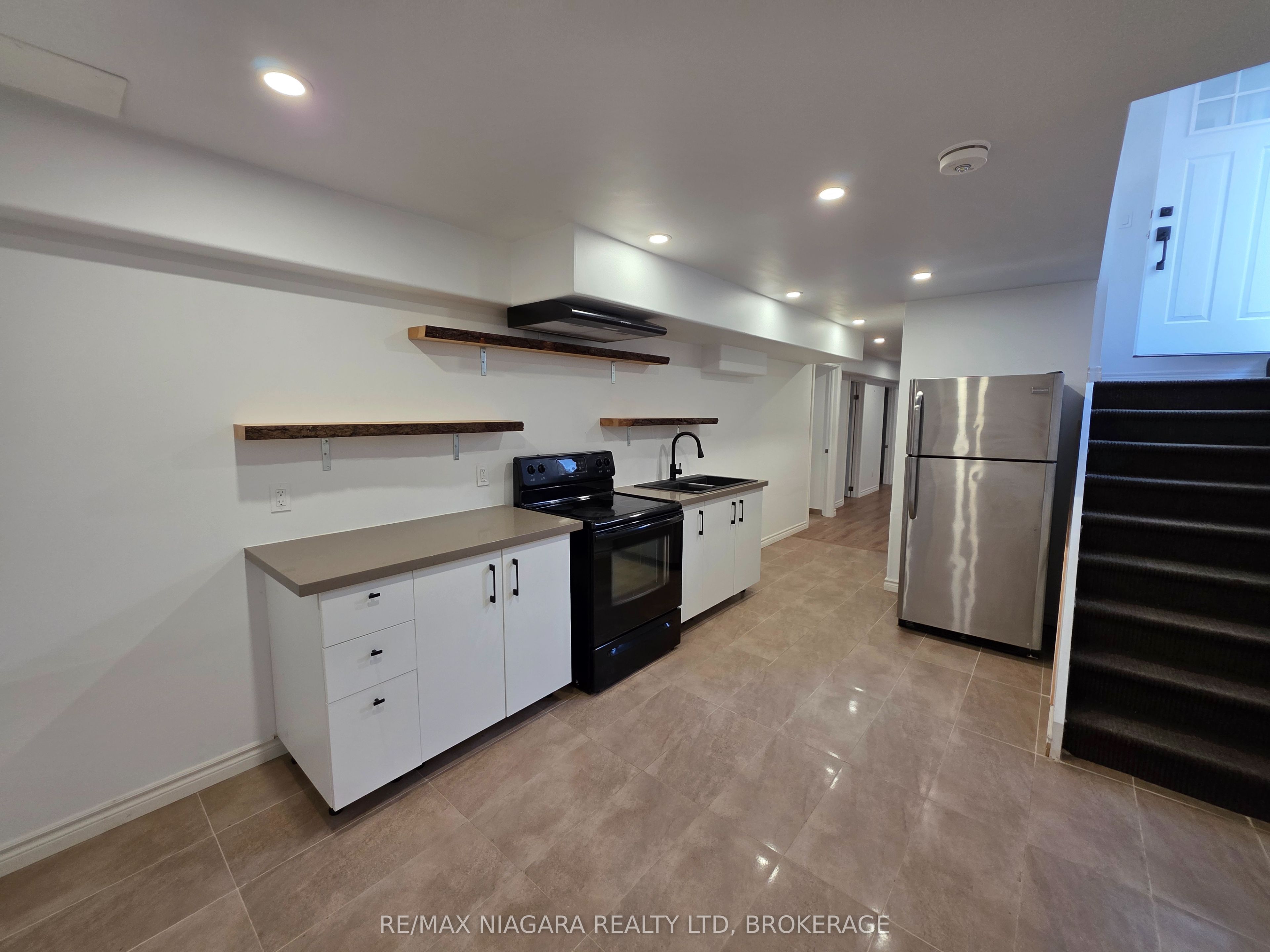 Unit Lower Level - 8383 Heikoop Crescent, Niagara Falls 5