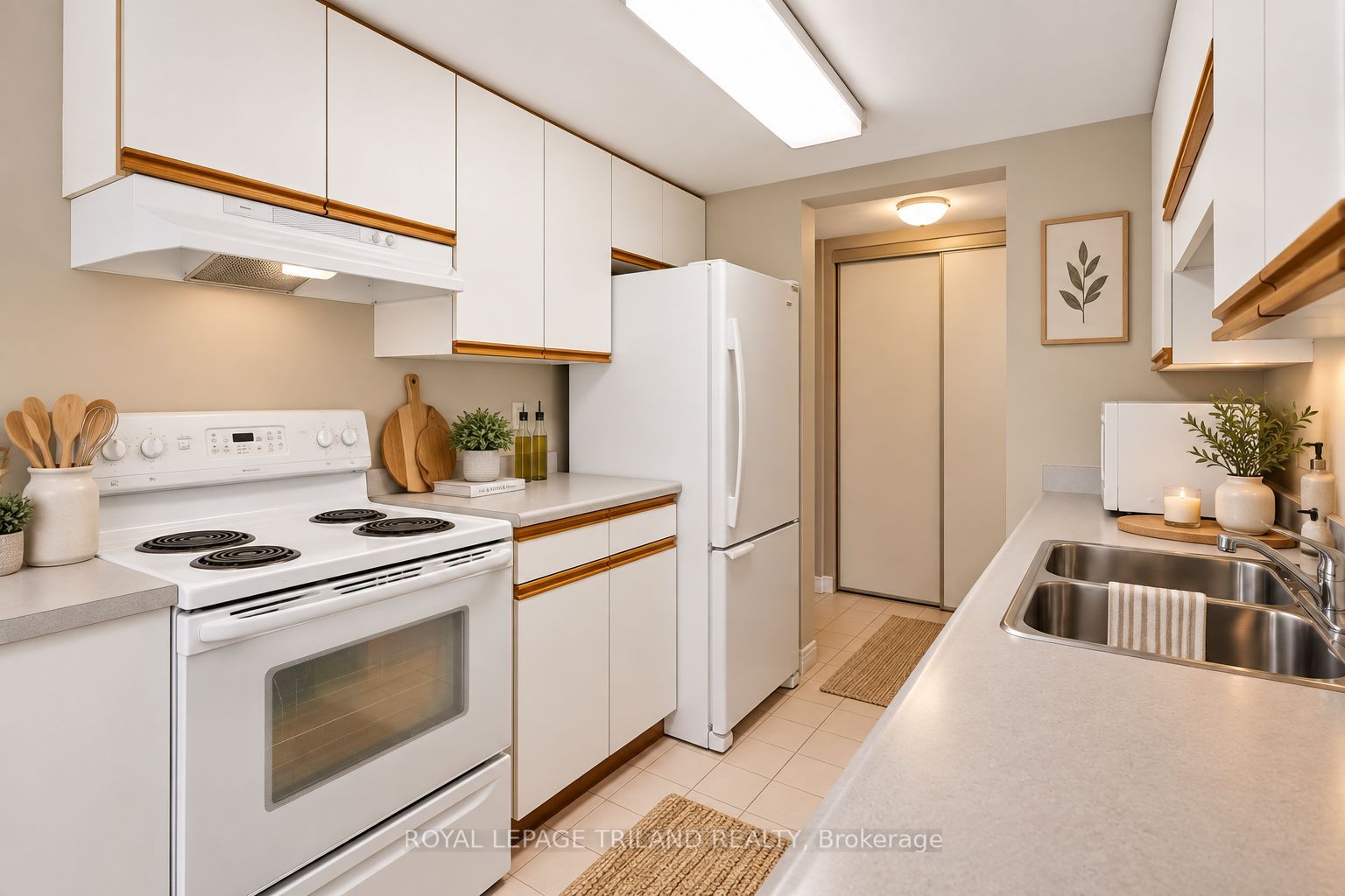 Unit 307 - 1510 Richmond Street, London 4