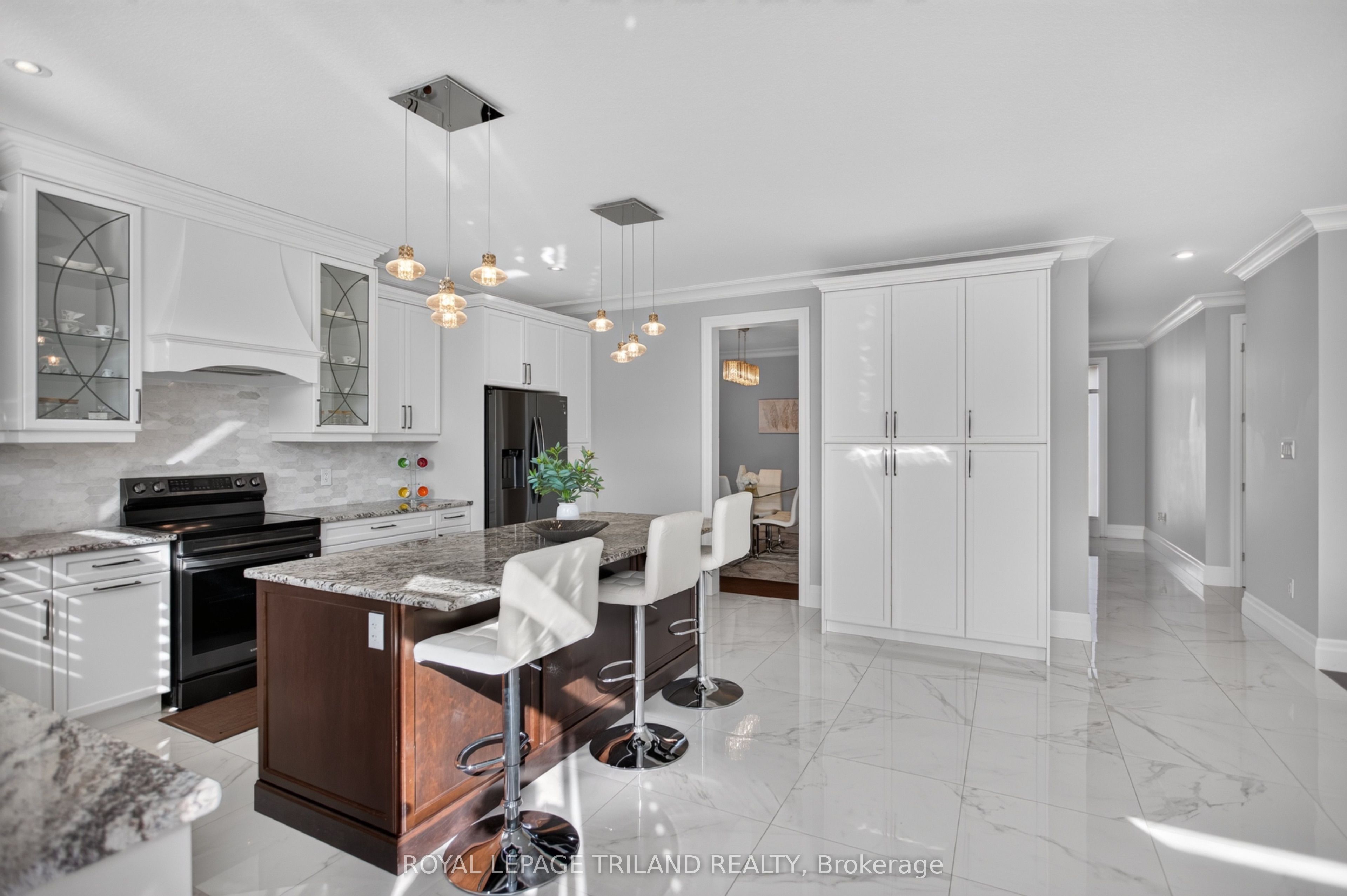 6515 French Avenue, London 4