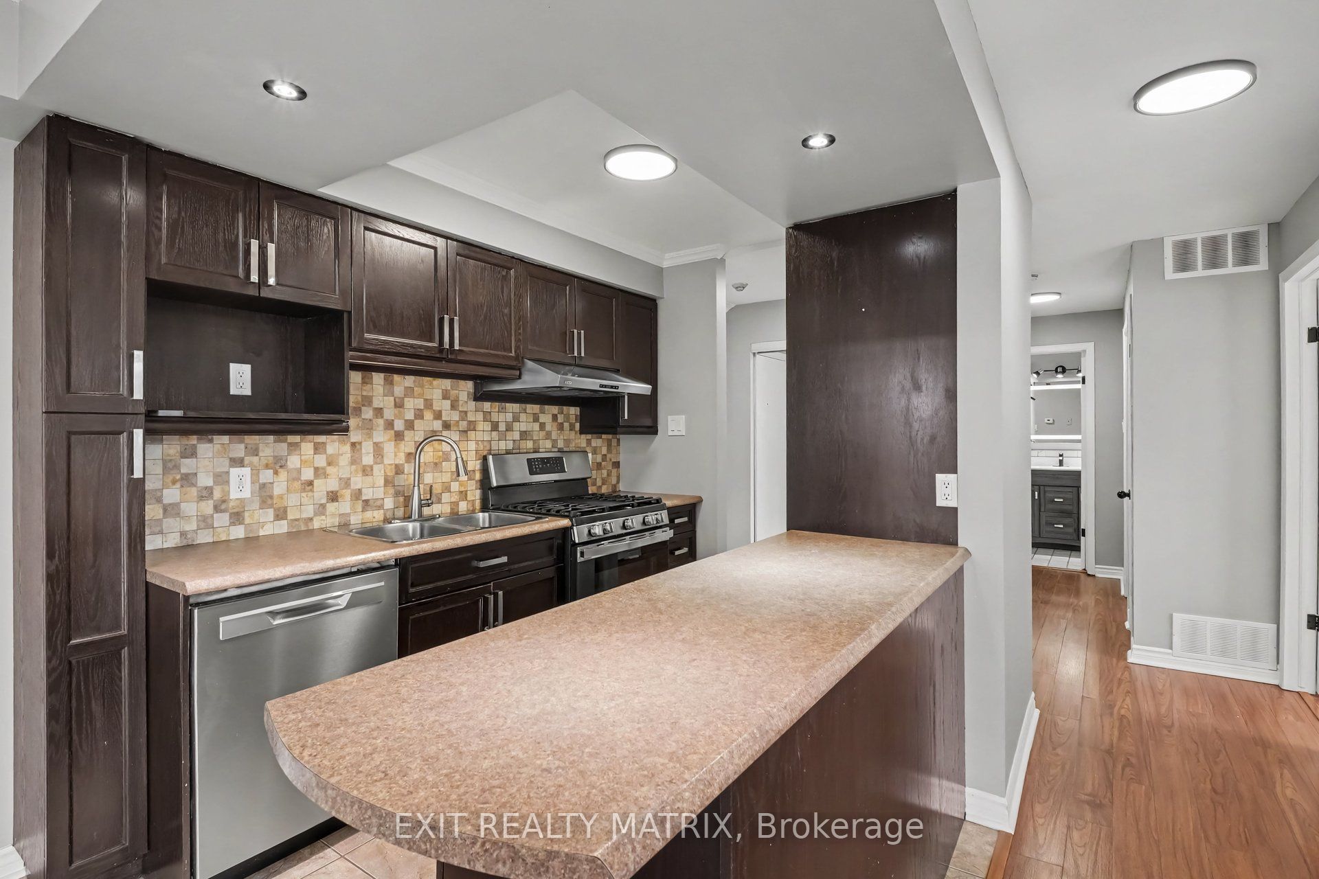 Unit 100A - 902 Notre Dame Street, Russell 5