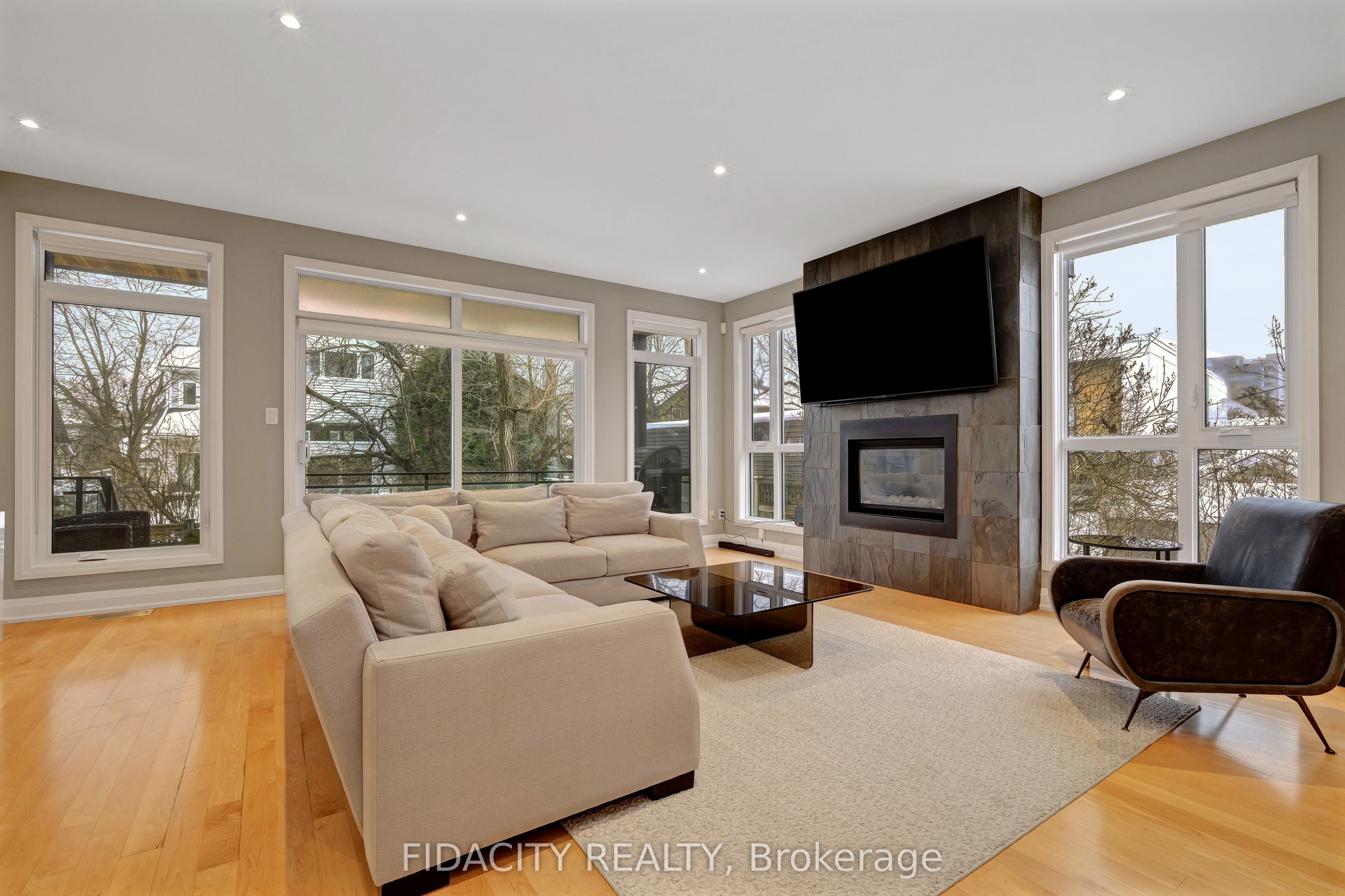 376C Wilmont Avenue, Ottawa 5