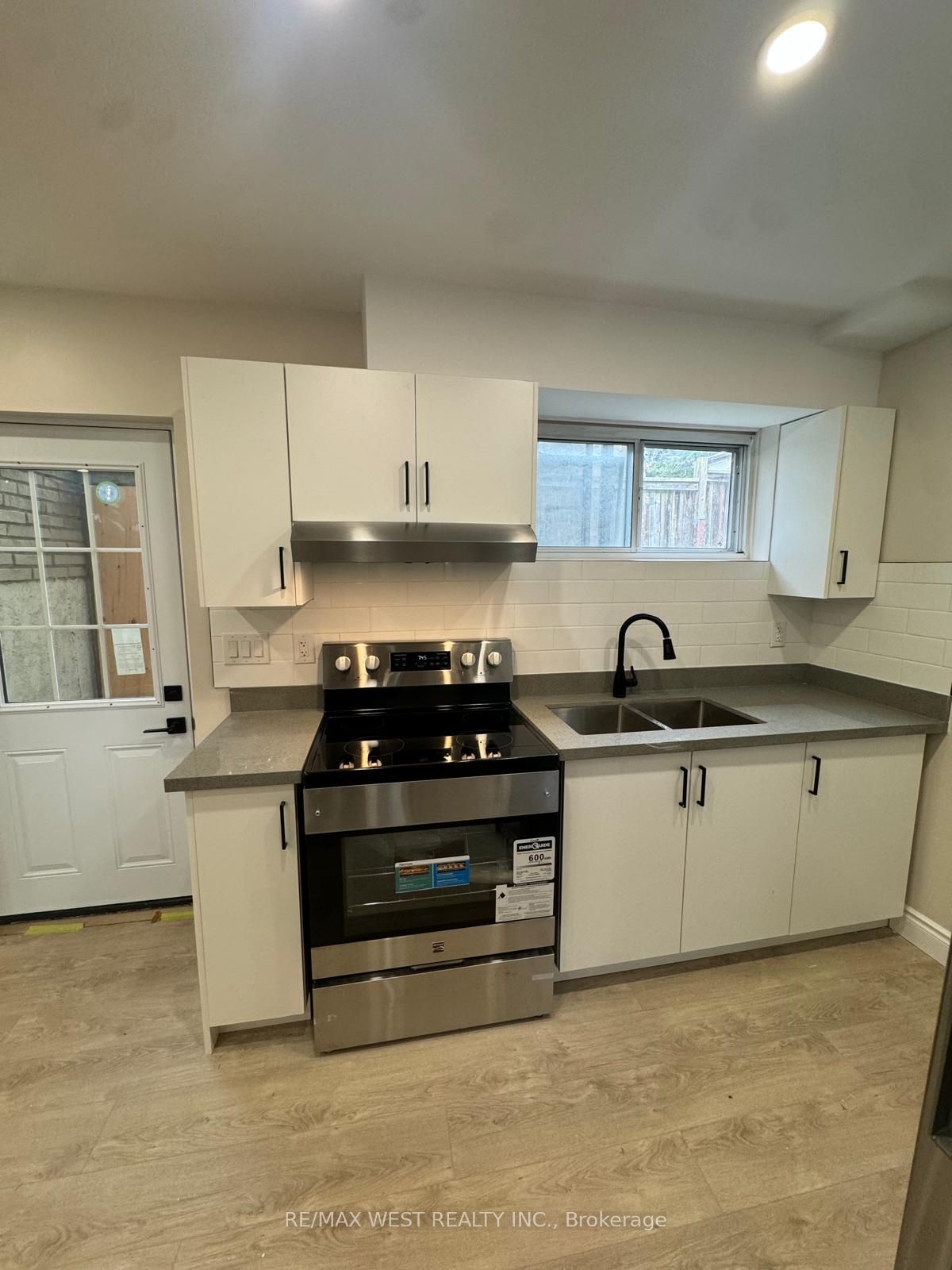 Unit Lower - 1 Treelawn Terrace, Brantford 3