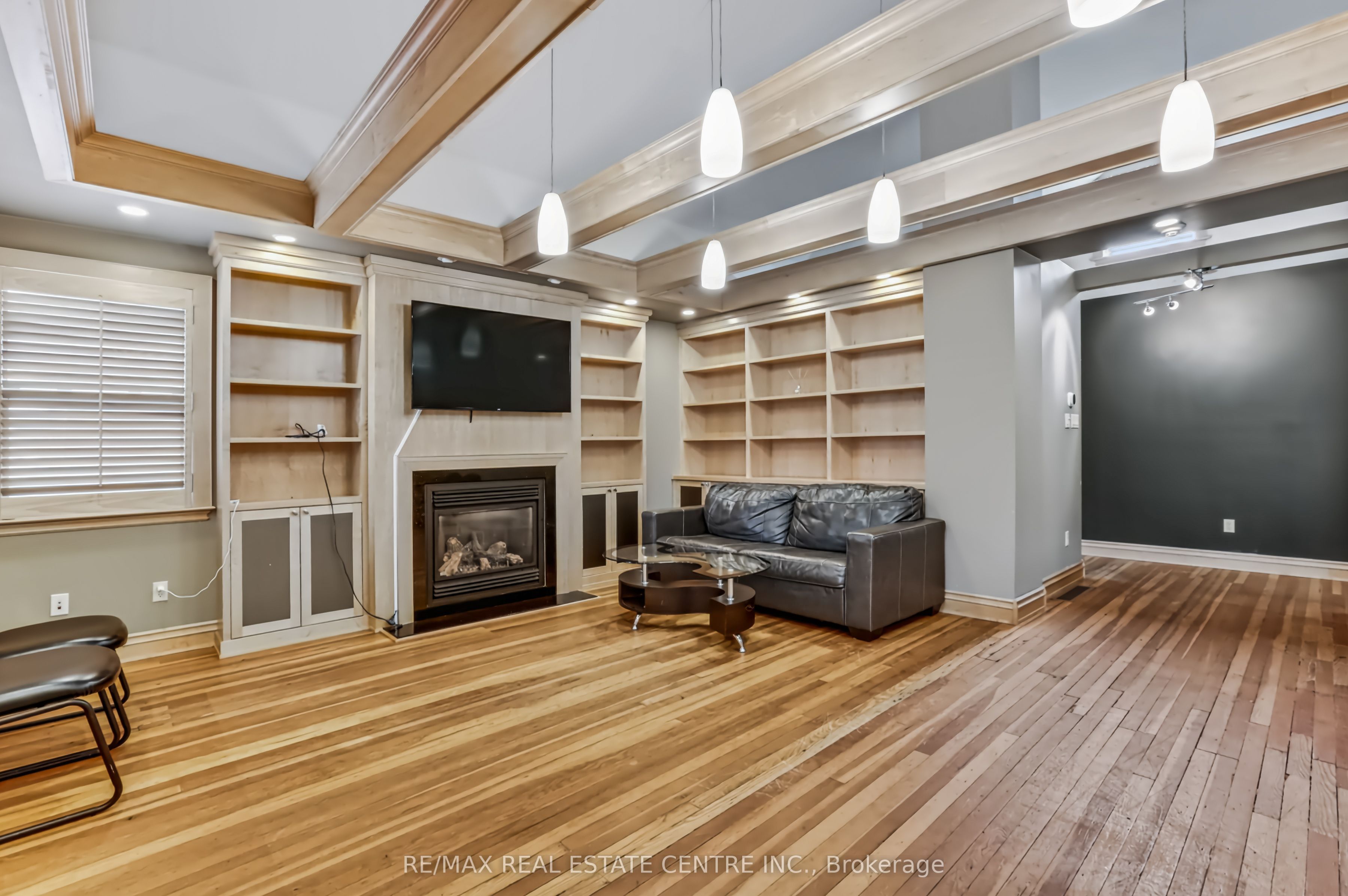 900 Adelaide Street N, London 5