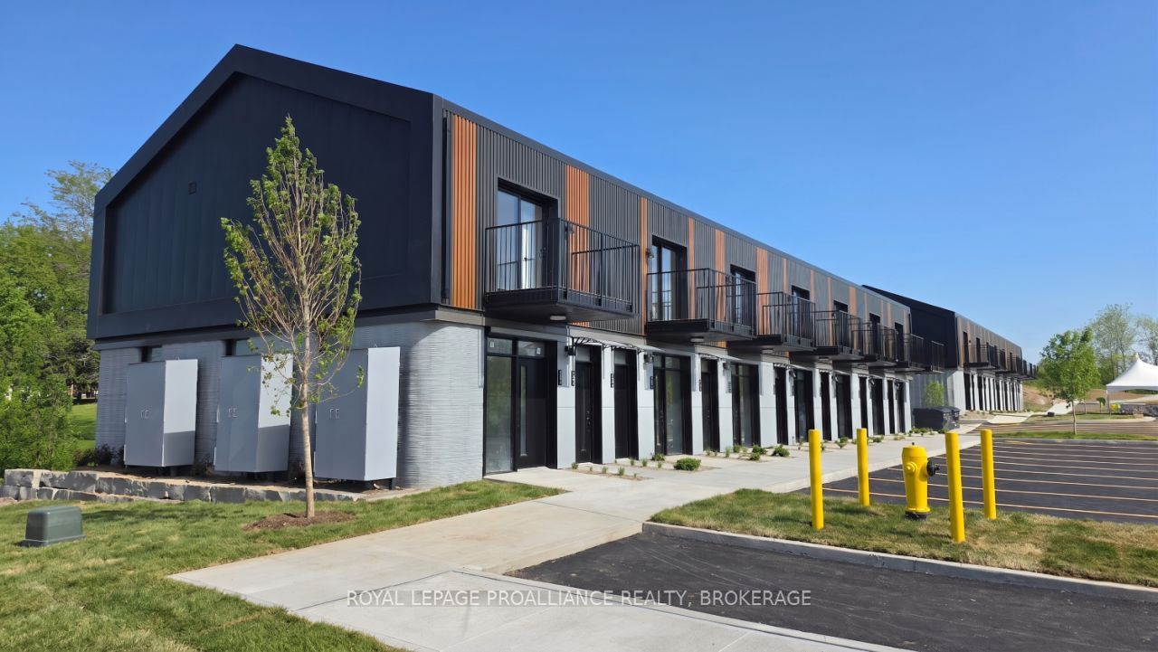 Unit 101 - 425 Fourth Street, Gananoque 1