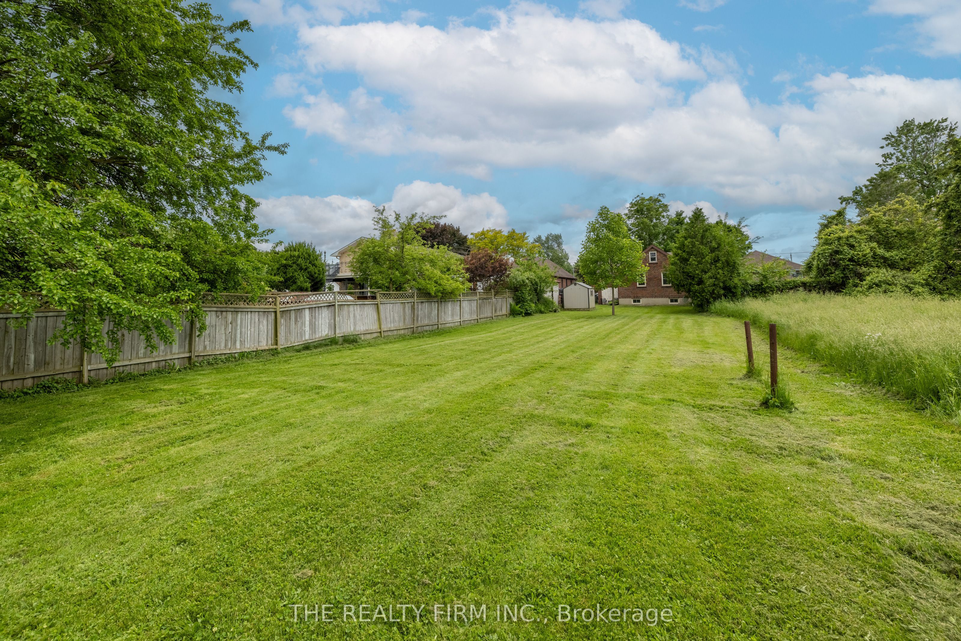 384 Spruce Street, London 4