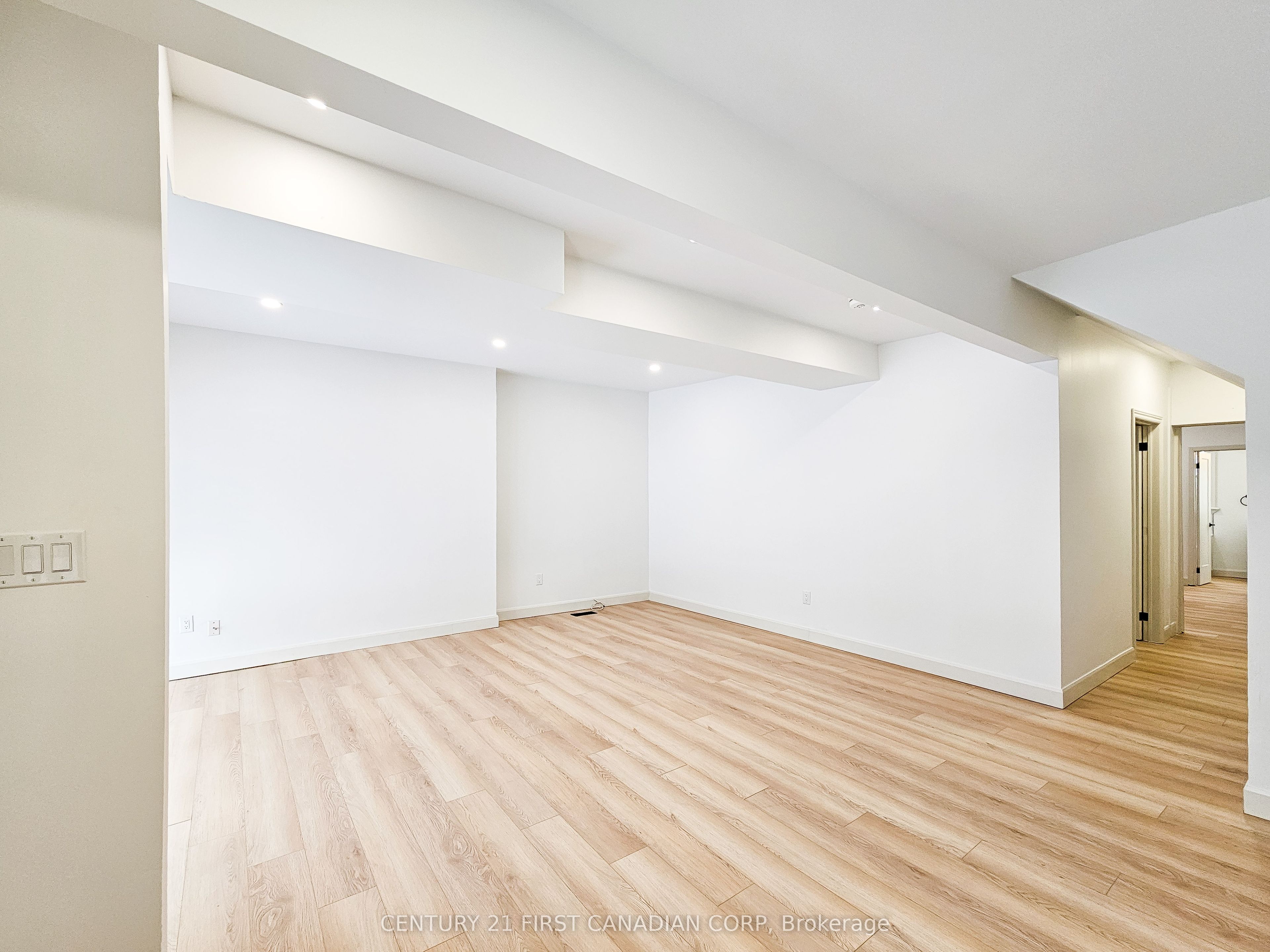 Unit Unit 1 - 859 Dundas Street, London 3